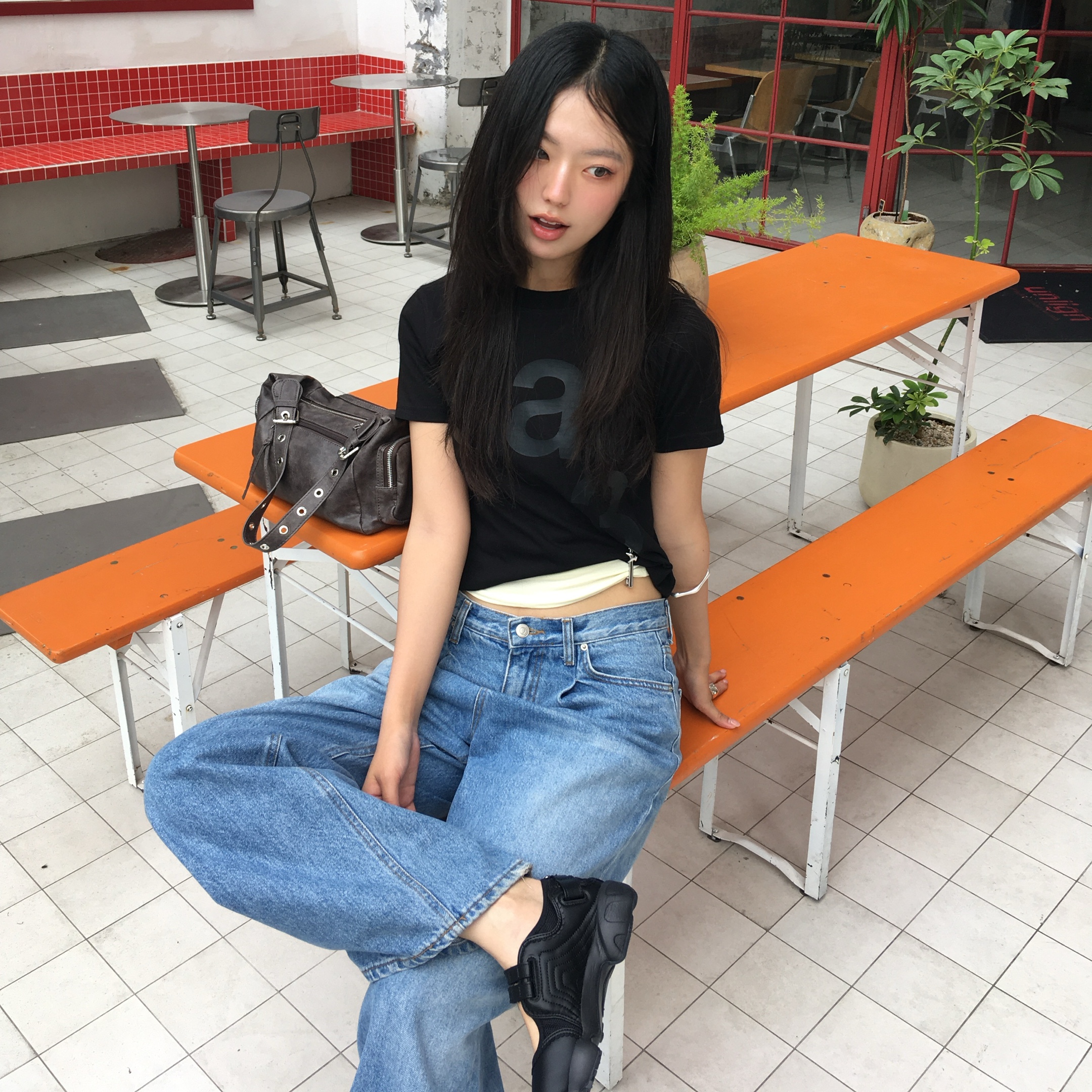 [KREAM 단독] Safarispot 1/2 Basic Safari T-Shirt Black 착용 스타일 - 8