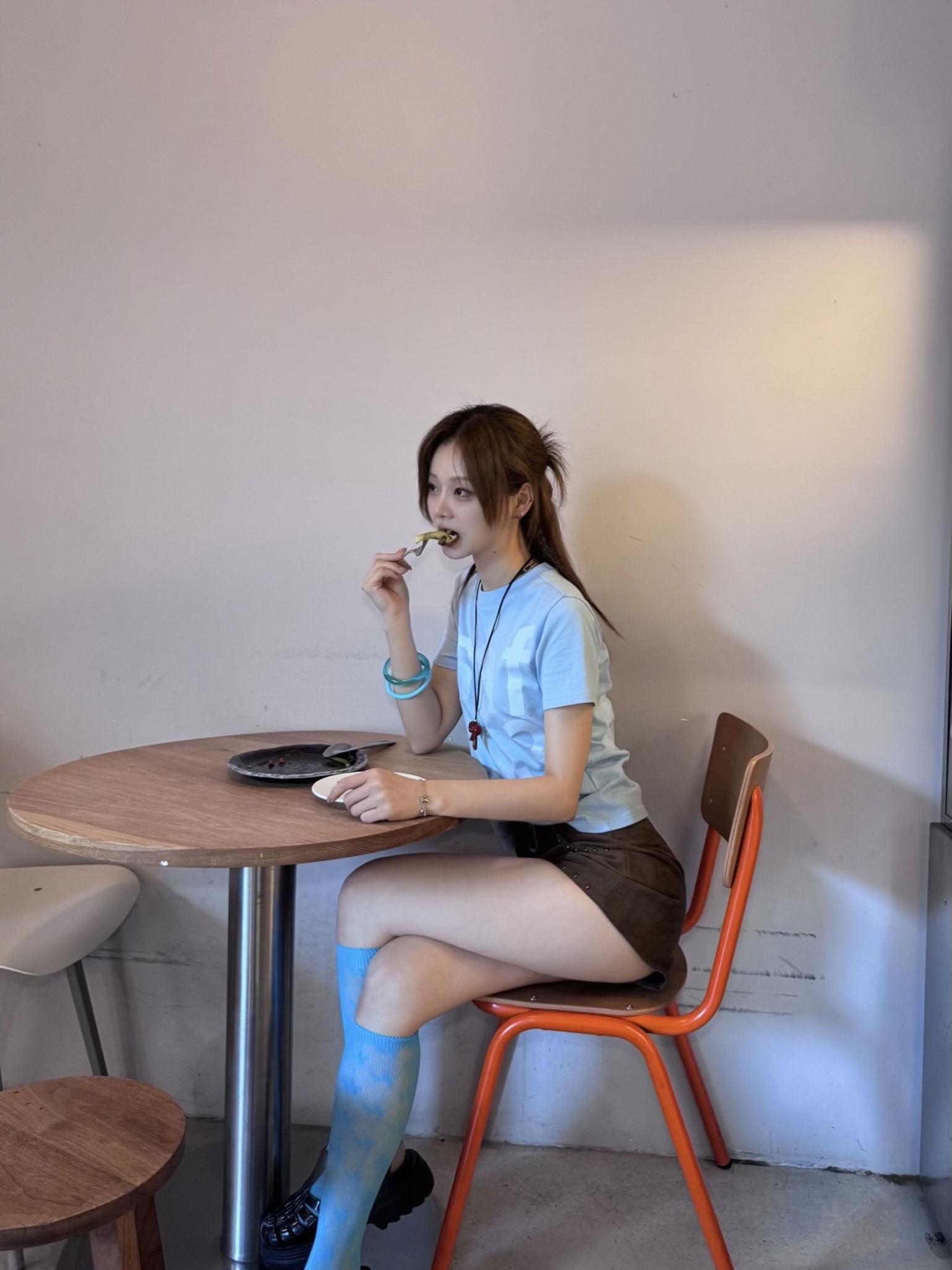 [KREAM 단독] Safarispot 1/2 Basic Safari T-Shirt Sky 착용 스타일 - 2