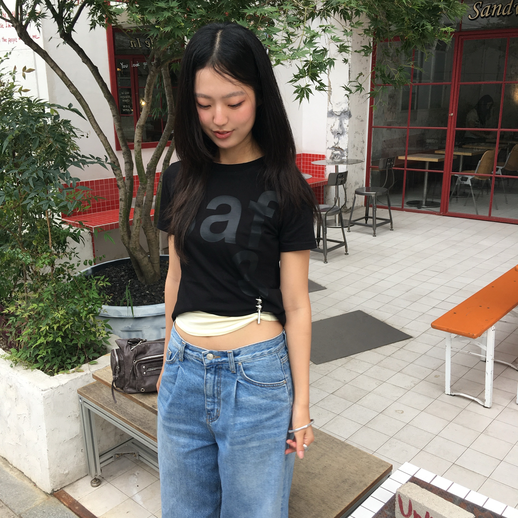 [KREAM 단독] Safarispot 1/2 Basic Safari T-Shirt Black 착용 스타일 - 6