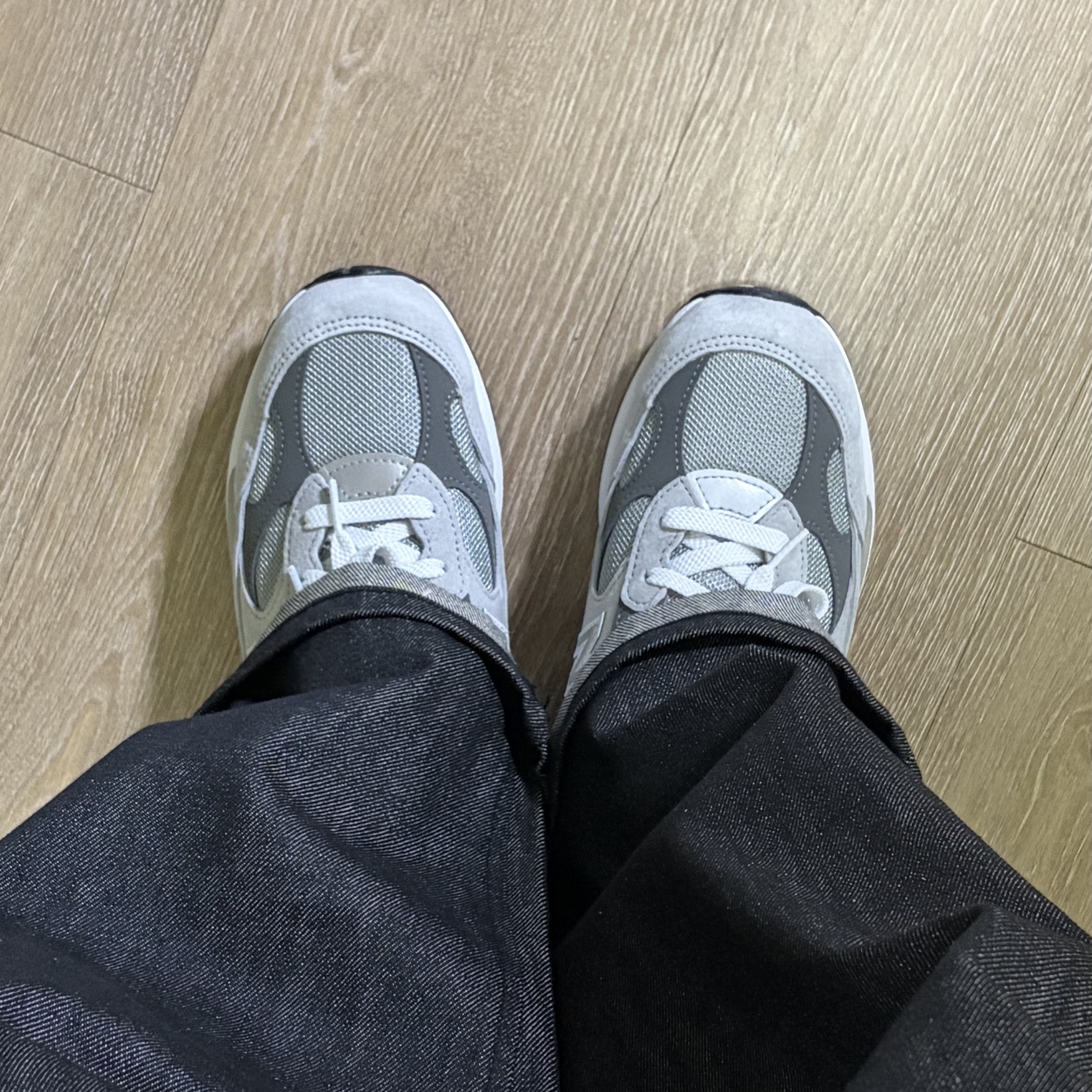New Balance 992 Made in USA Core Grey Silver Metallic 착용 스타일