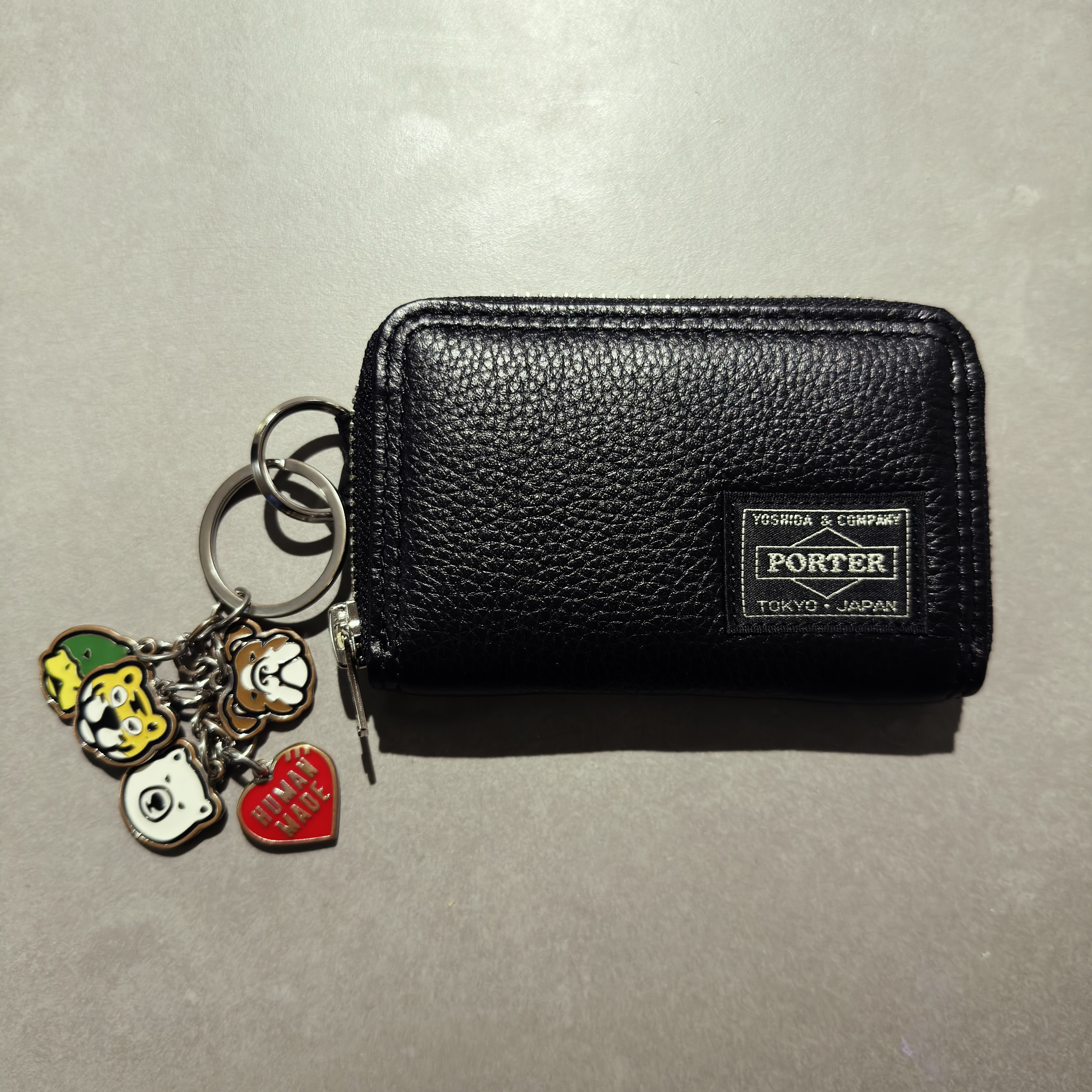 Porter Calm Coin Case Black 착용 스타일