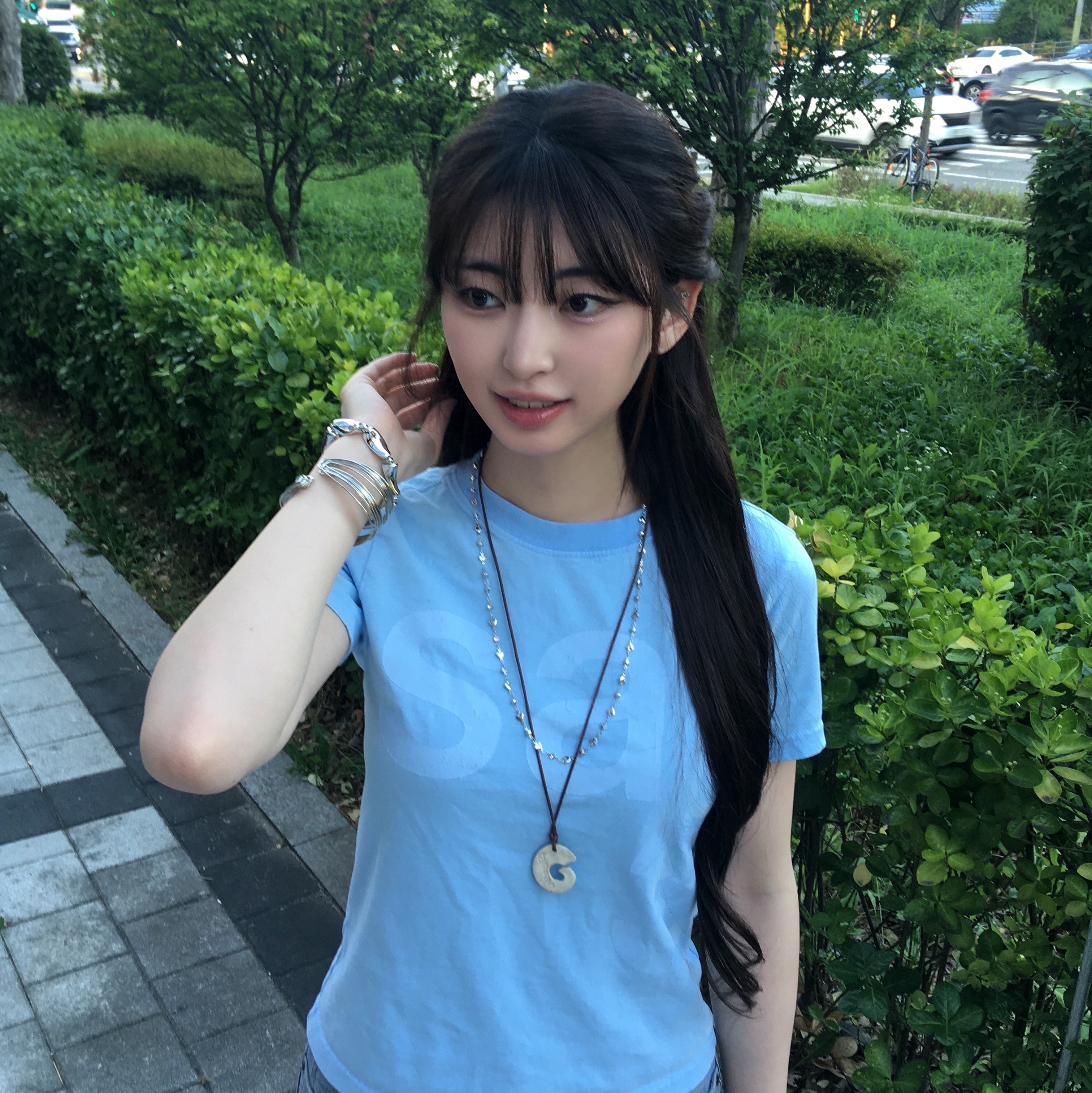 [KREAM 단독] Safarispot 1/2 Basic Safari T-Shirt Black, [KREAM 단독] Safarispot 1/2 Basic Safari T-Shirt Sky 착용 스타일 - 1