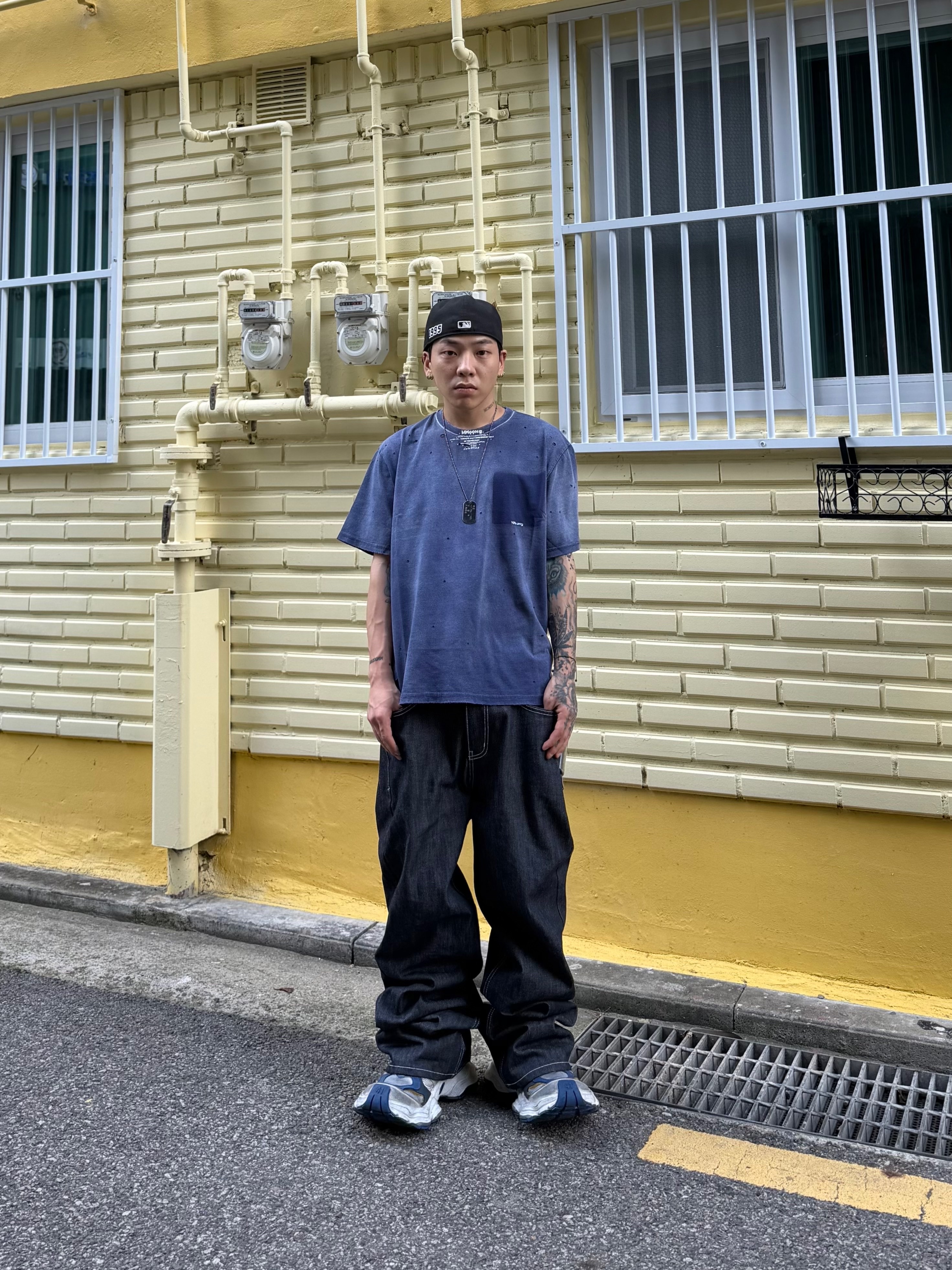 Balenciaga Cargo Sneakers Grey White Blue, I FEEL LUCKY Back Line Straight Pants Raw Denim 착용 스타일 - 3