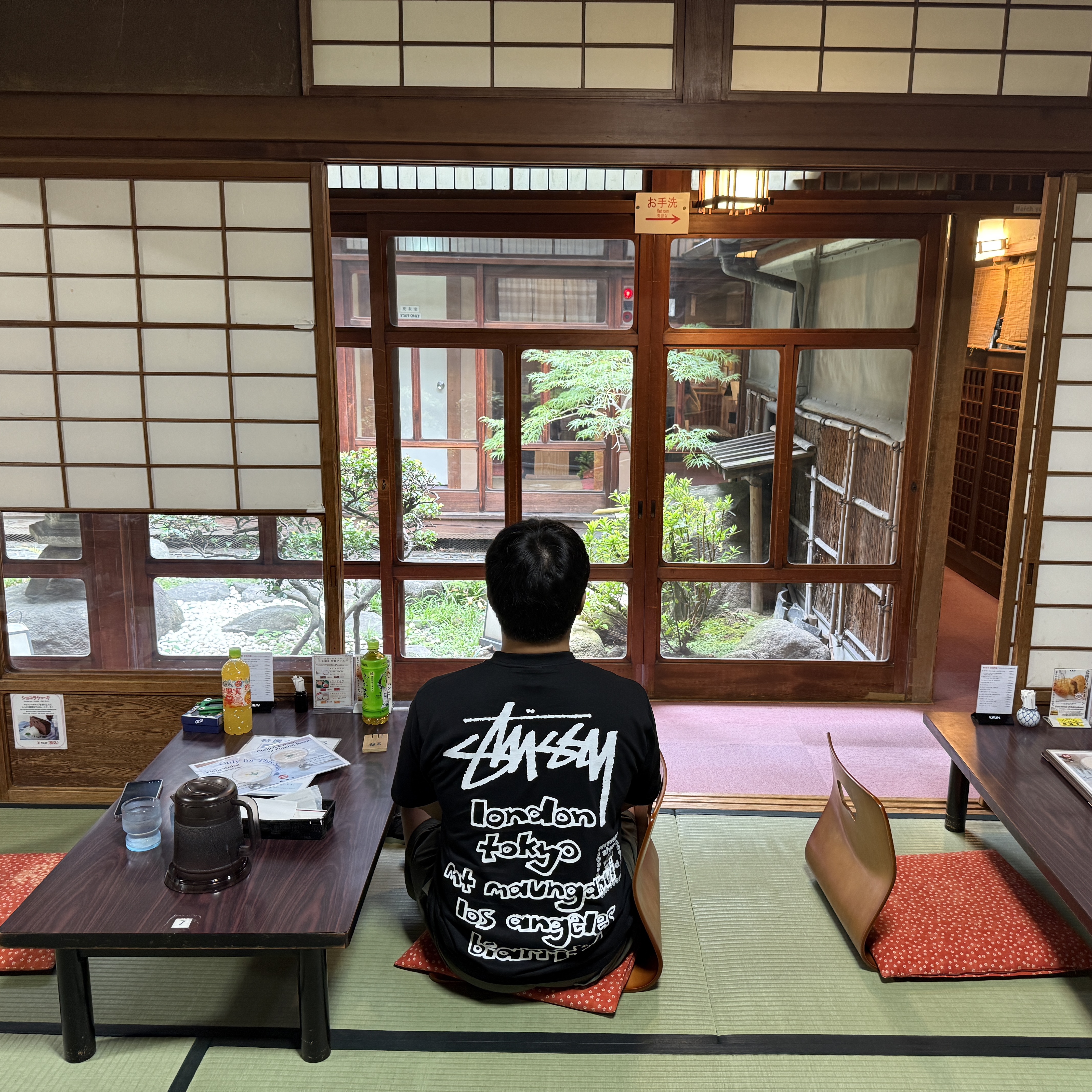 Stussy x Always Do What You Should Do World Tour T-Shirt Black 착용 스타일 - 4