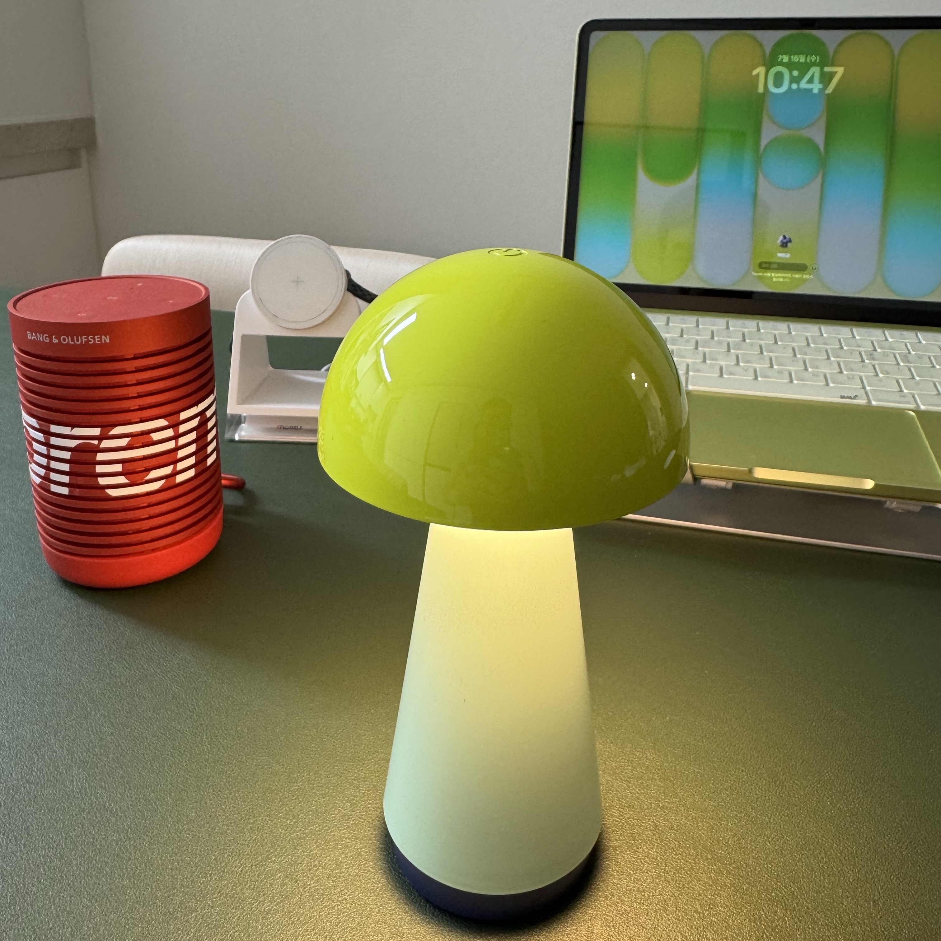 Bobby Table Wireless Portable Lamp Yellow, Apple 2026 MacBook Neo A18 Pro 256GB SSD / 8GB RAM Citrus (Korean Ver.) 착용 스타일