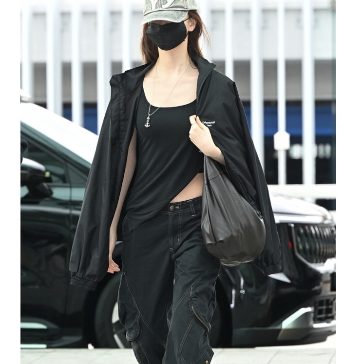 Undermycar Mu.24 Anti Fxxking Logo Play Crop Zip-up Jacket Black 착용 스타일 - 3
