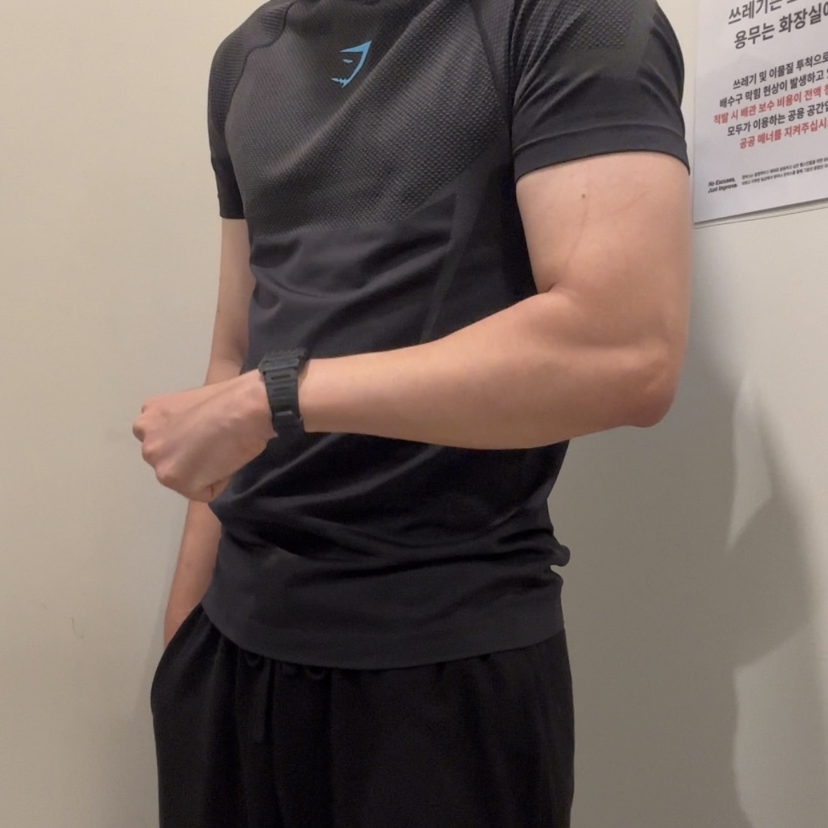 Gymshark Onyx 5.0 Seamless T-Shirt Black Onyx Grey 착용 스타일