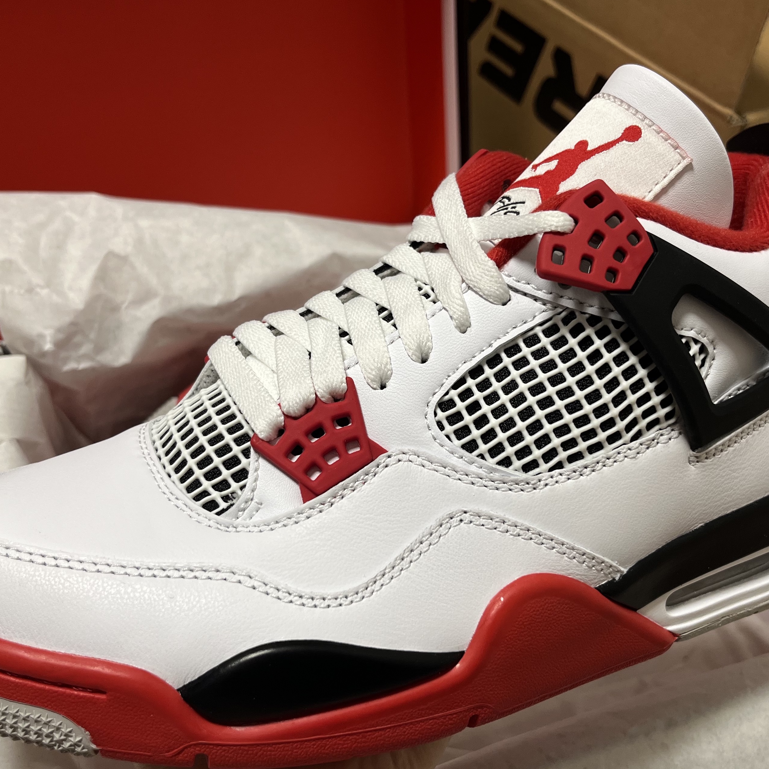 Jordan 4 Retro OG Fire Red 2020 착용 스타일