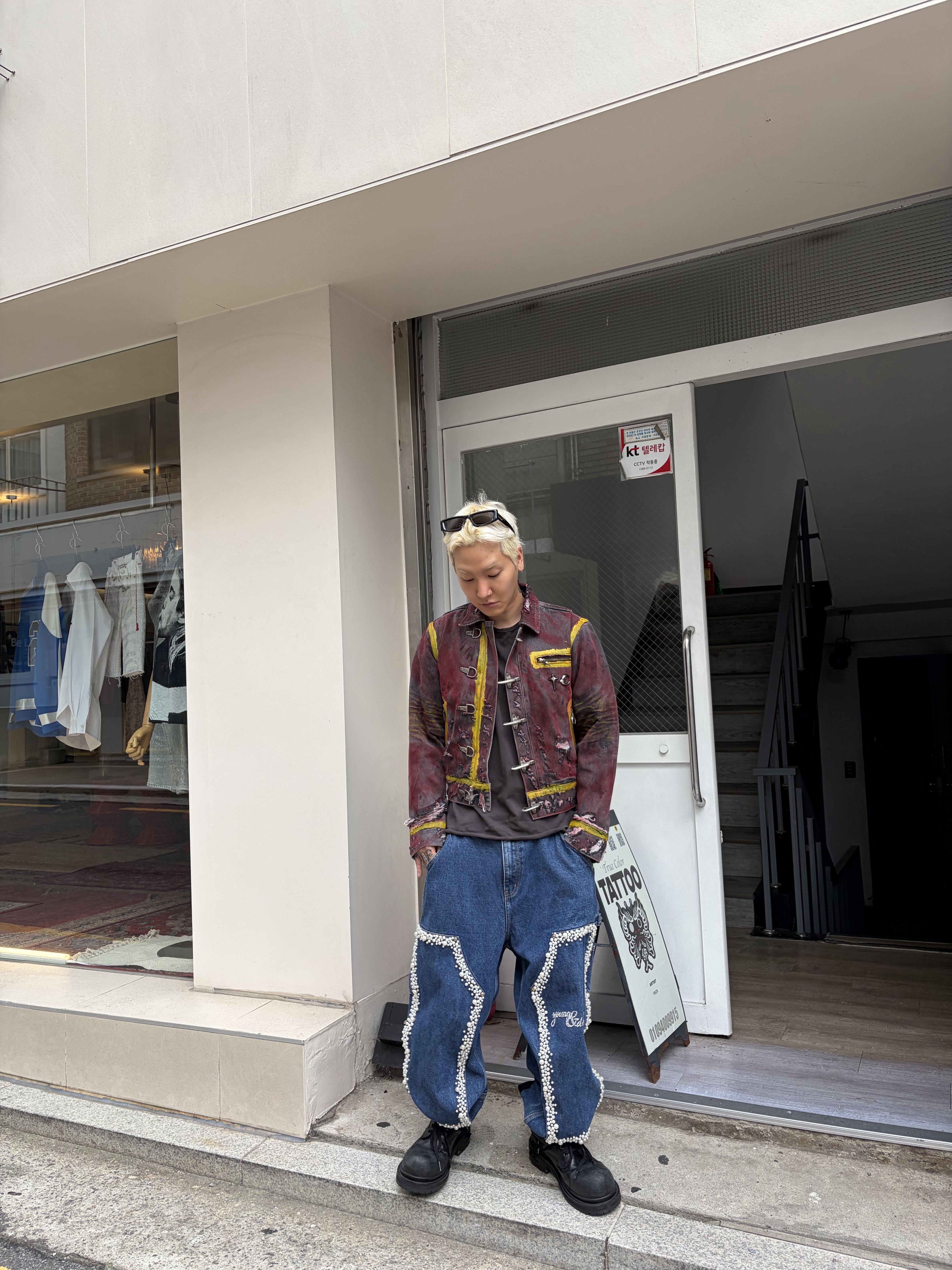 NOFAKESHIT Snow Window C34x32, Thug Club Red Washed Painted Line Jacket Denim Black 착용 스타일 - 3