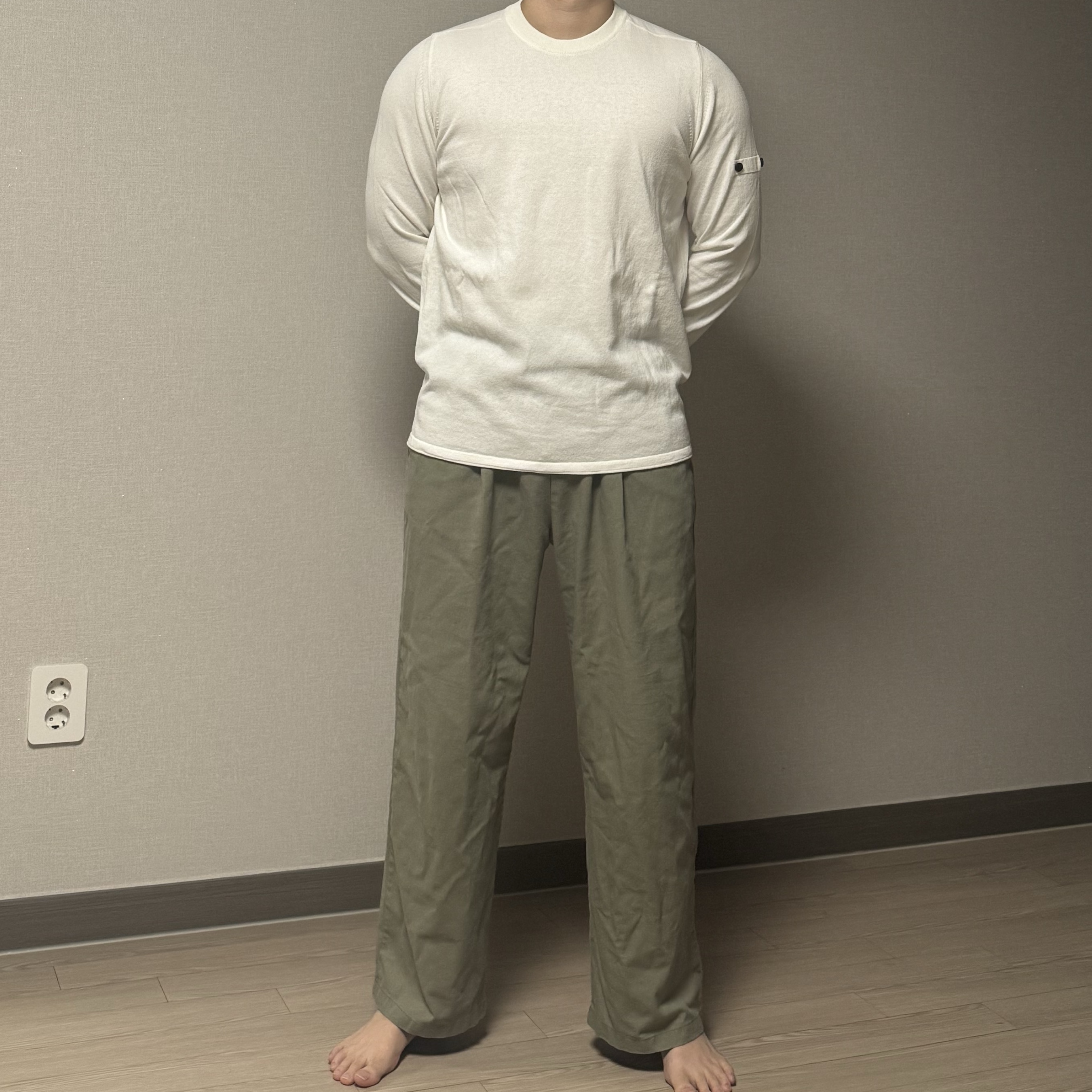 Stone Island 532B9 Crewneck Knit White - 23SS 착용 스타일