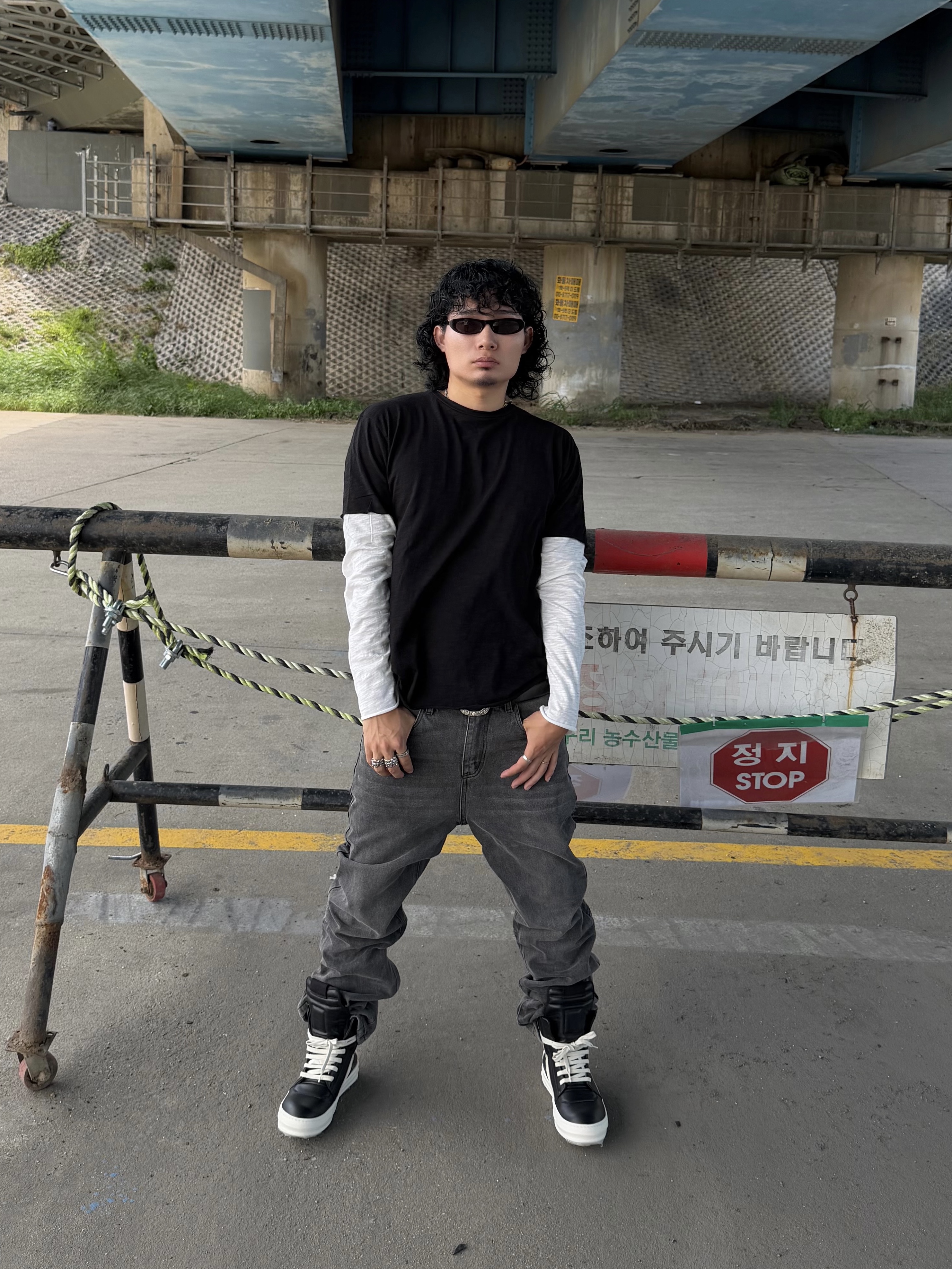 Rick Owens Geobasket Sneakers Black Milk, (W) Rick Owens Geobasket Leather Sneakers Black Milk 착용 스타일 - 1