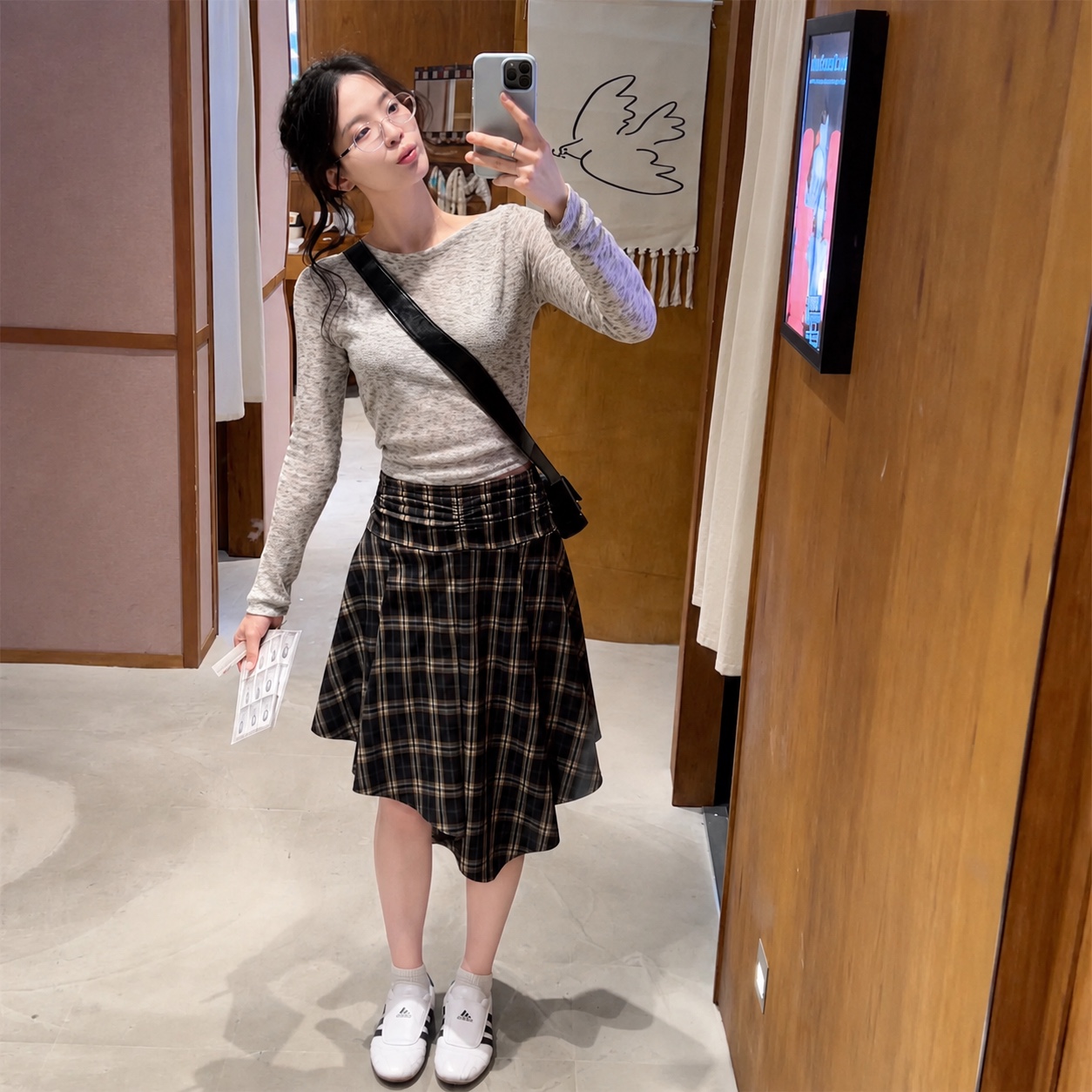(W) 아디다스 태권도 클라우드 화이트 코어 블랙 착용 스타일 - 2