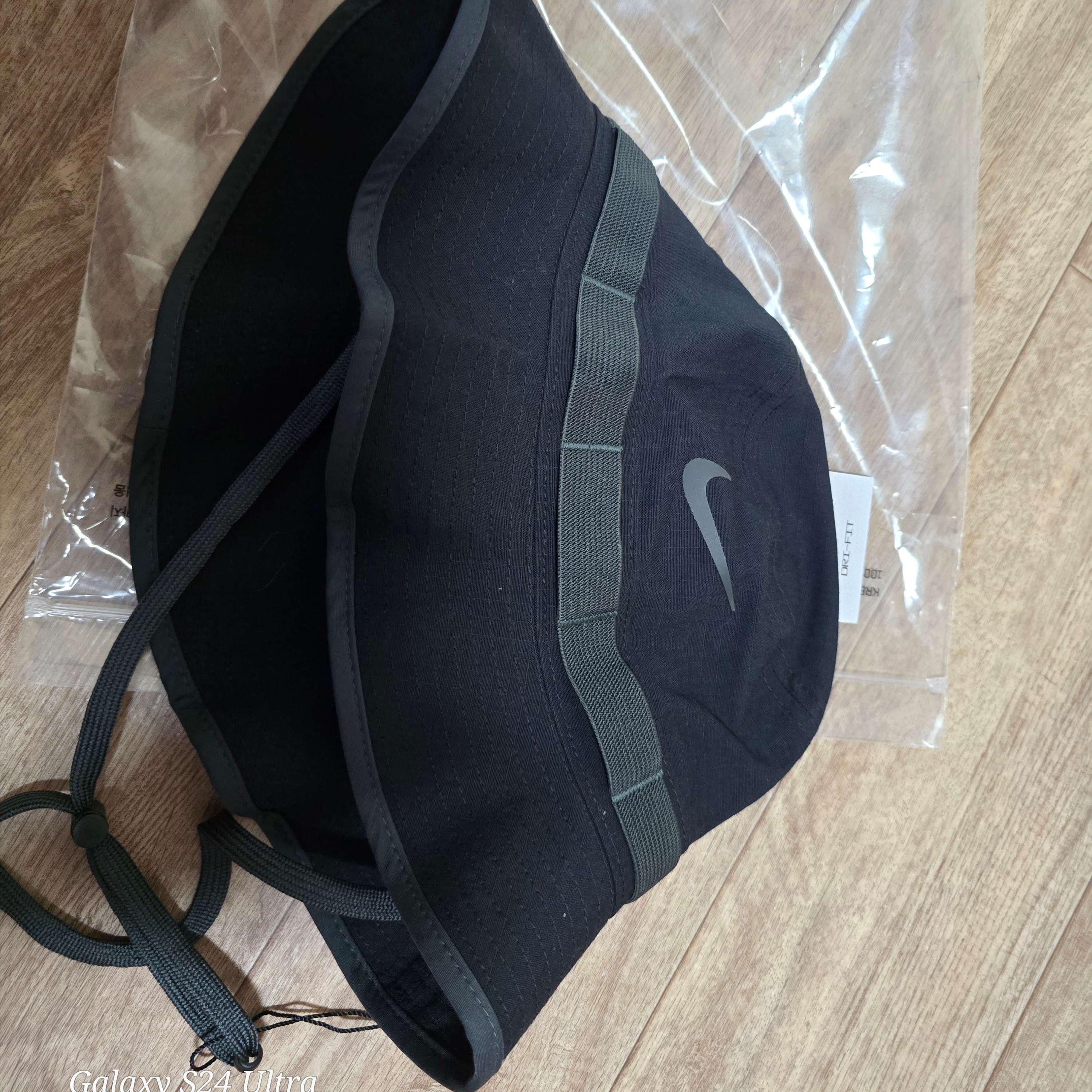 Nike Dri-Fit Apex Bucket Hat Black Anthracite 착용 스타일