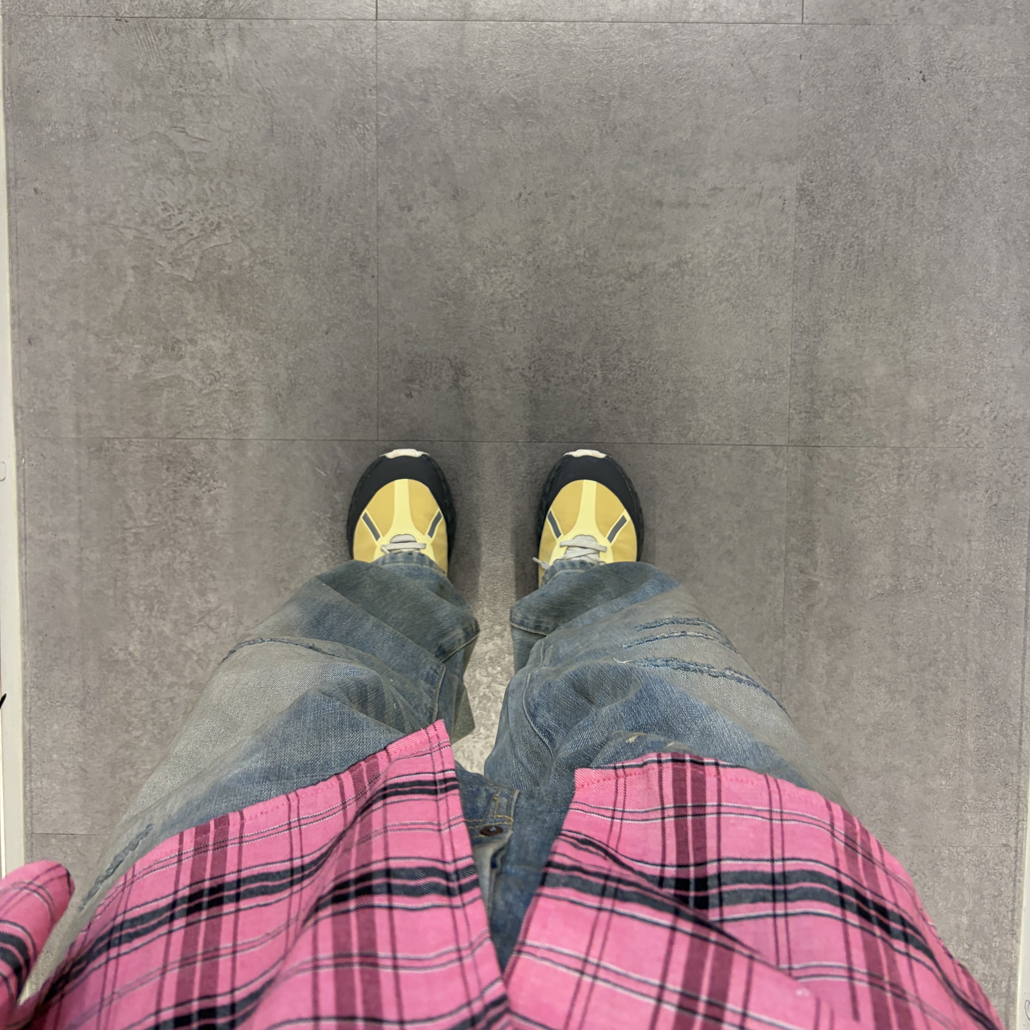 A.Presse No.37 Washed Wide Denim Pants Bleach - 26FW, Our Legacy Borrowed Shirt Lowa Flannel Check Pink Grey 착용 스타일 - 2