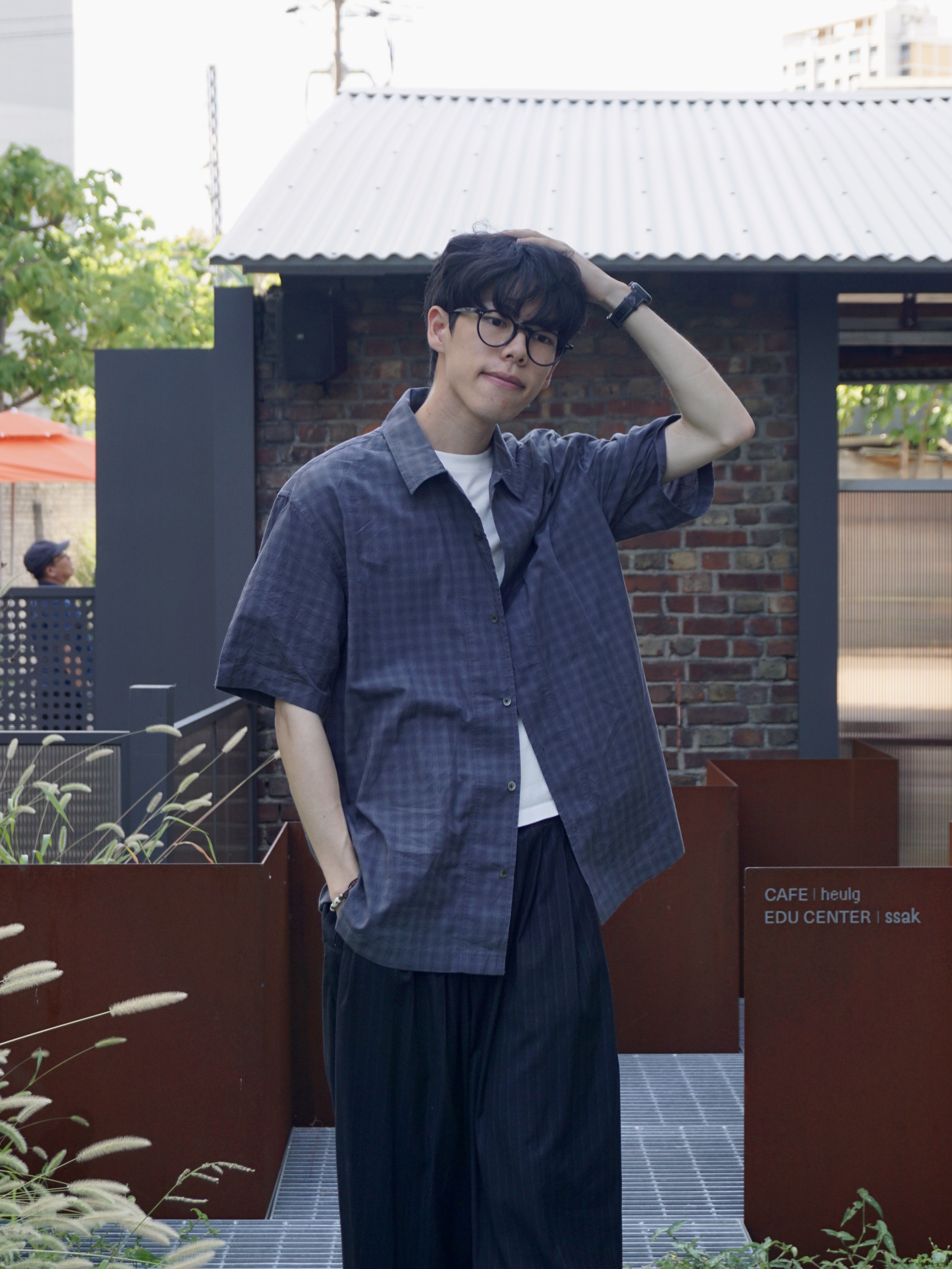 TOWTOW.ARCHIVE Etched Bracelet (Dear ones) Brown 착용 스타일 - 2