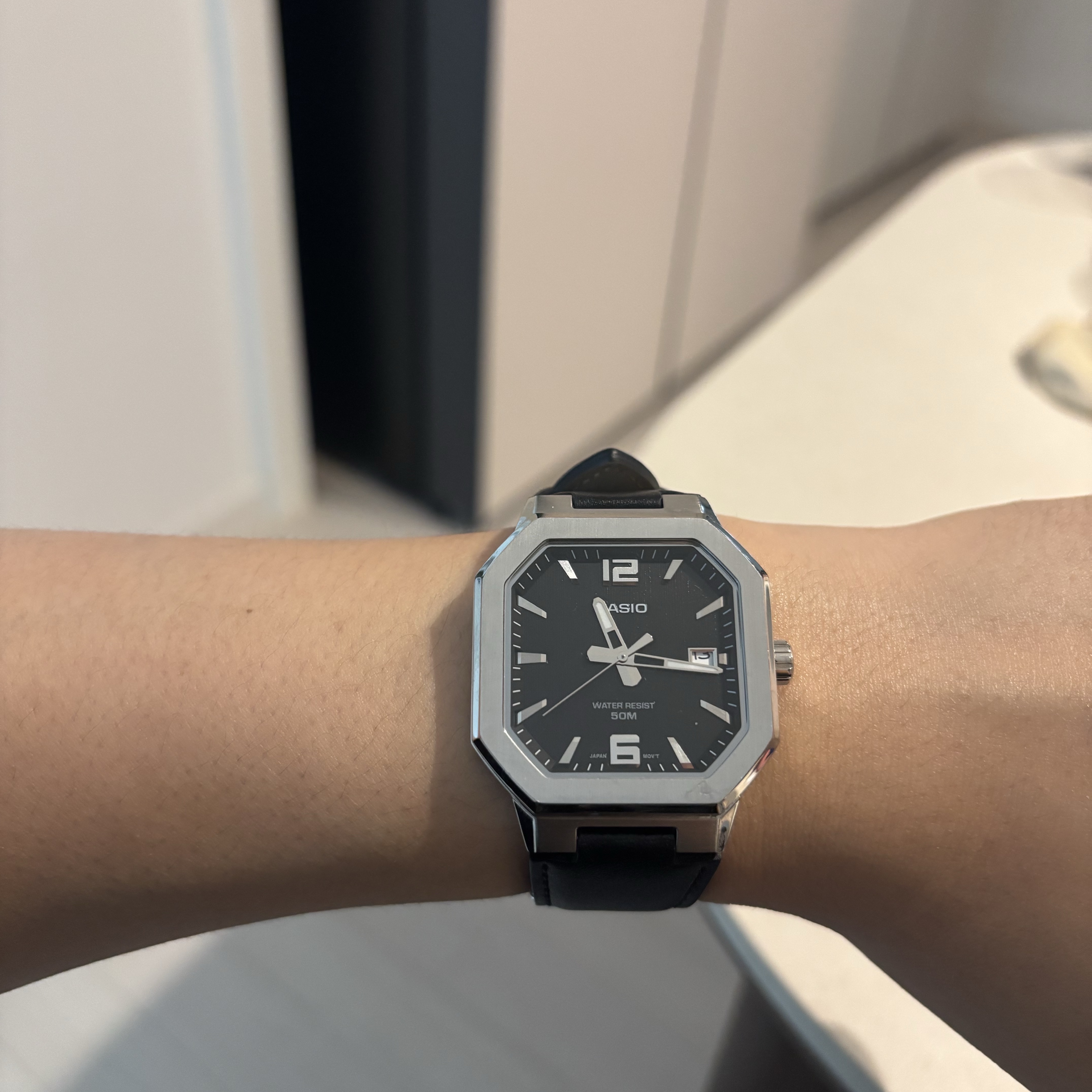 Casio MTP-B195L-1AV 착용 스타일