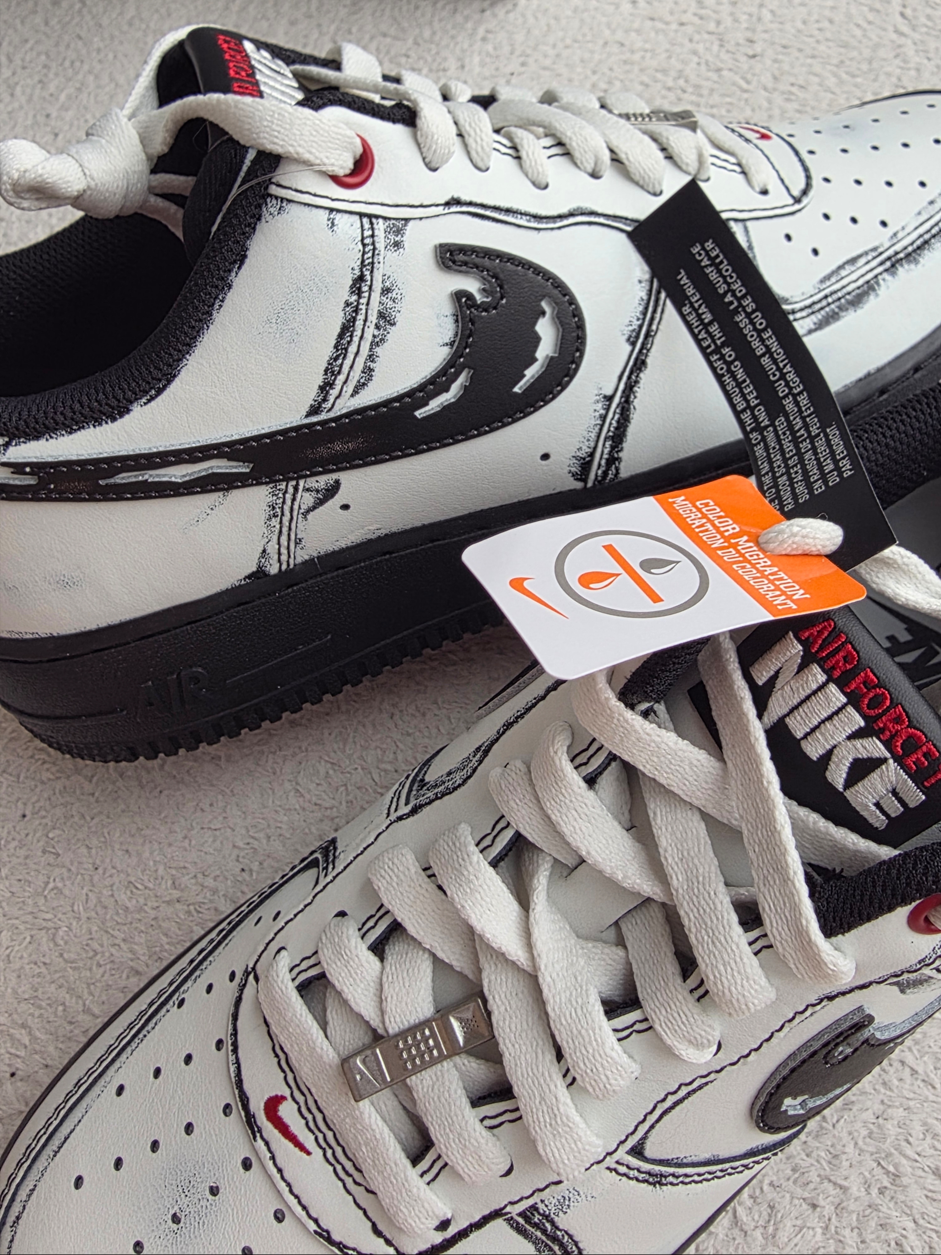 Nike Air Force 1 Low Summit White Metallic Silver 착용 스타일 - 3