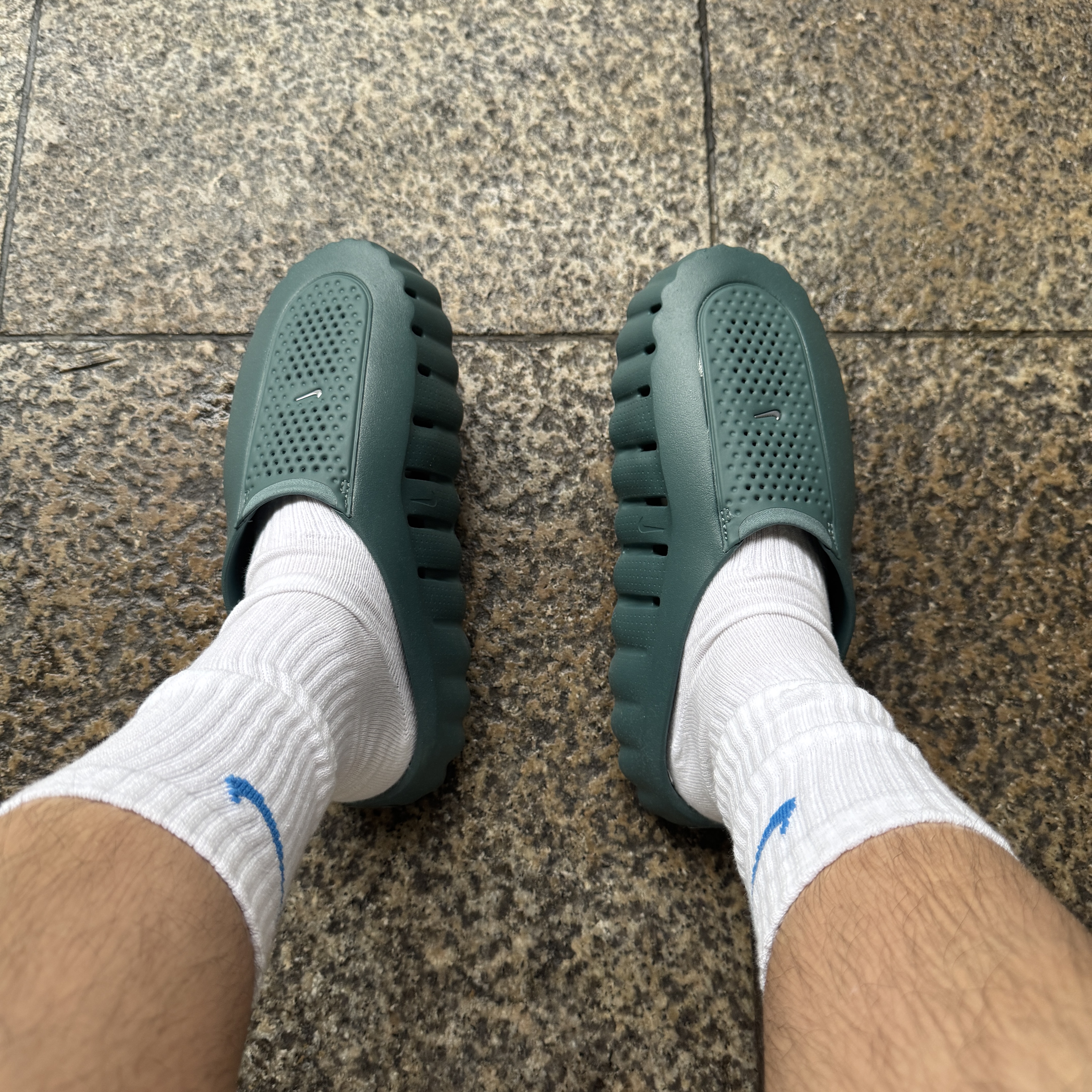 Nike Mind 001 Mineral Slate Metallic Platinum 착용 스타일