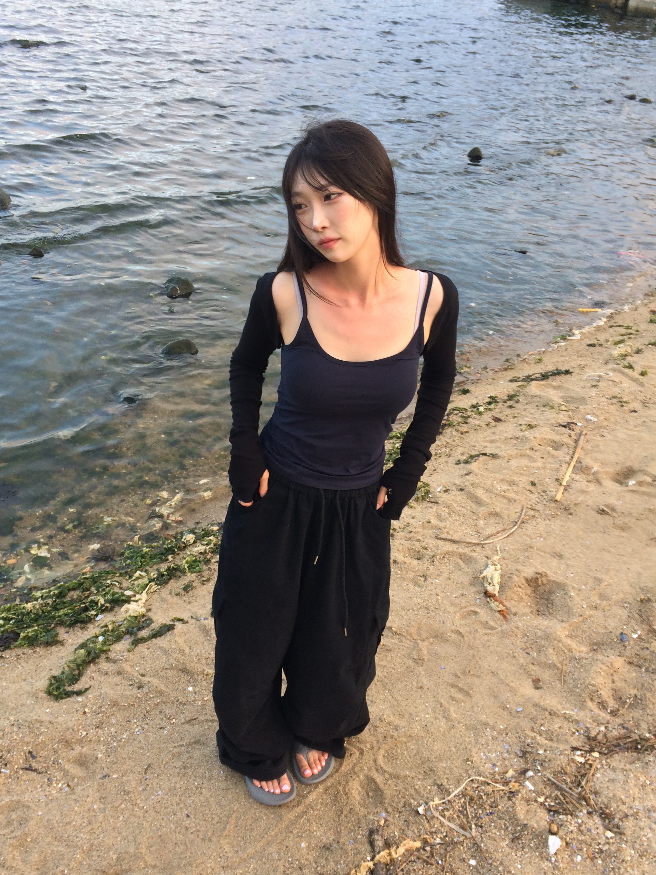 오클리 오퍼레이티브 플립 플랍 시멘트 착용 스타일