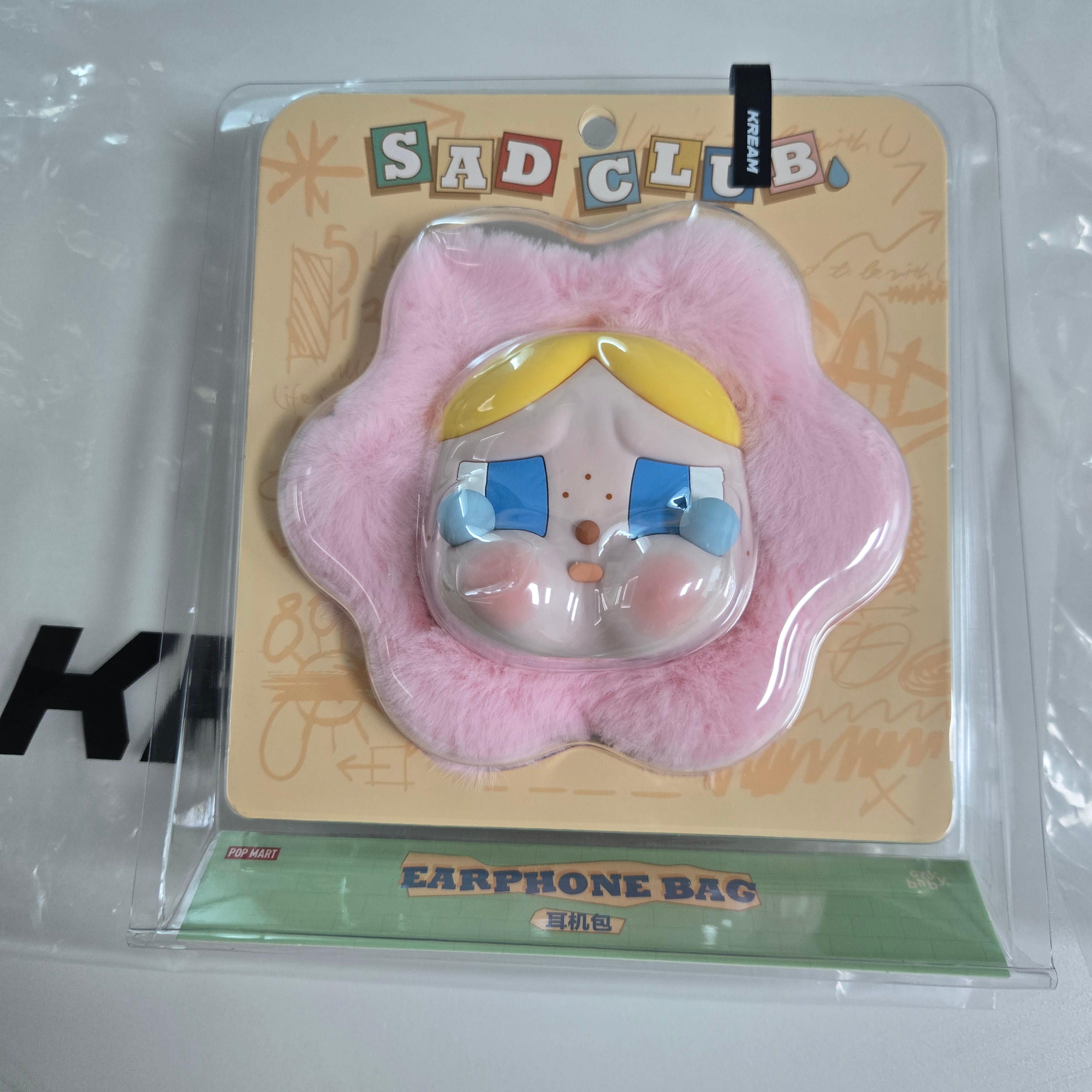 Pop Mart Crybaby Sad Club Series Silicone Plush Earphone Bag 착용 스타일 - 1