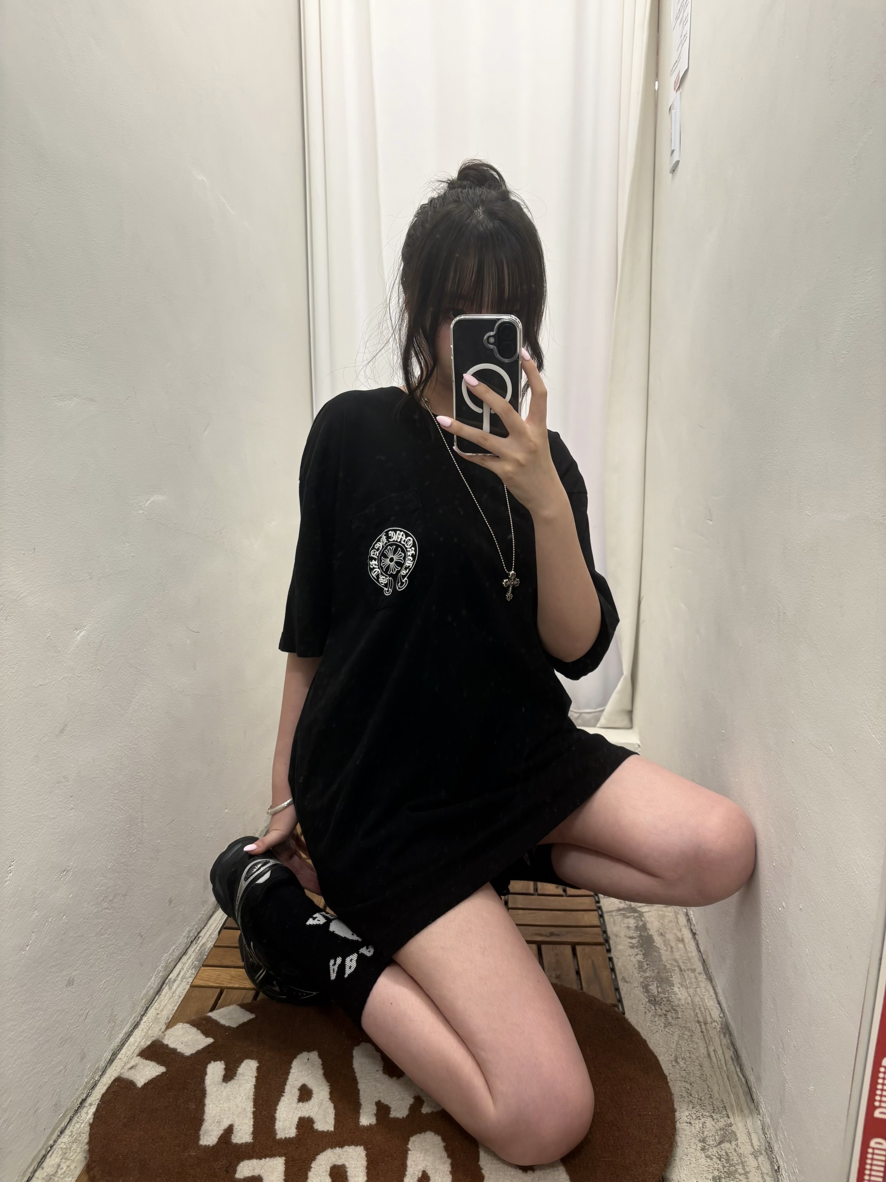 Chrome Hearts Horseshoe Logo Pocket T-Shirt Black 착용 스타일 - 1