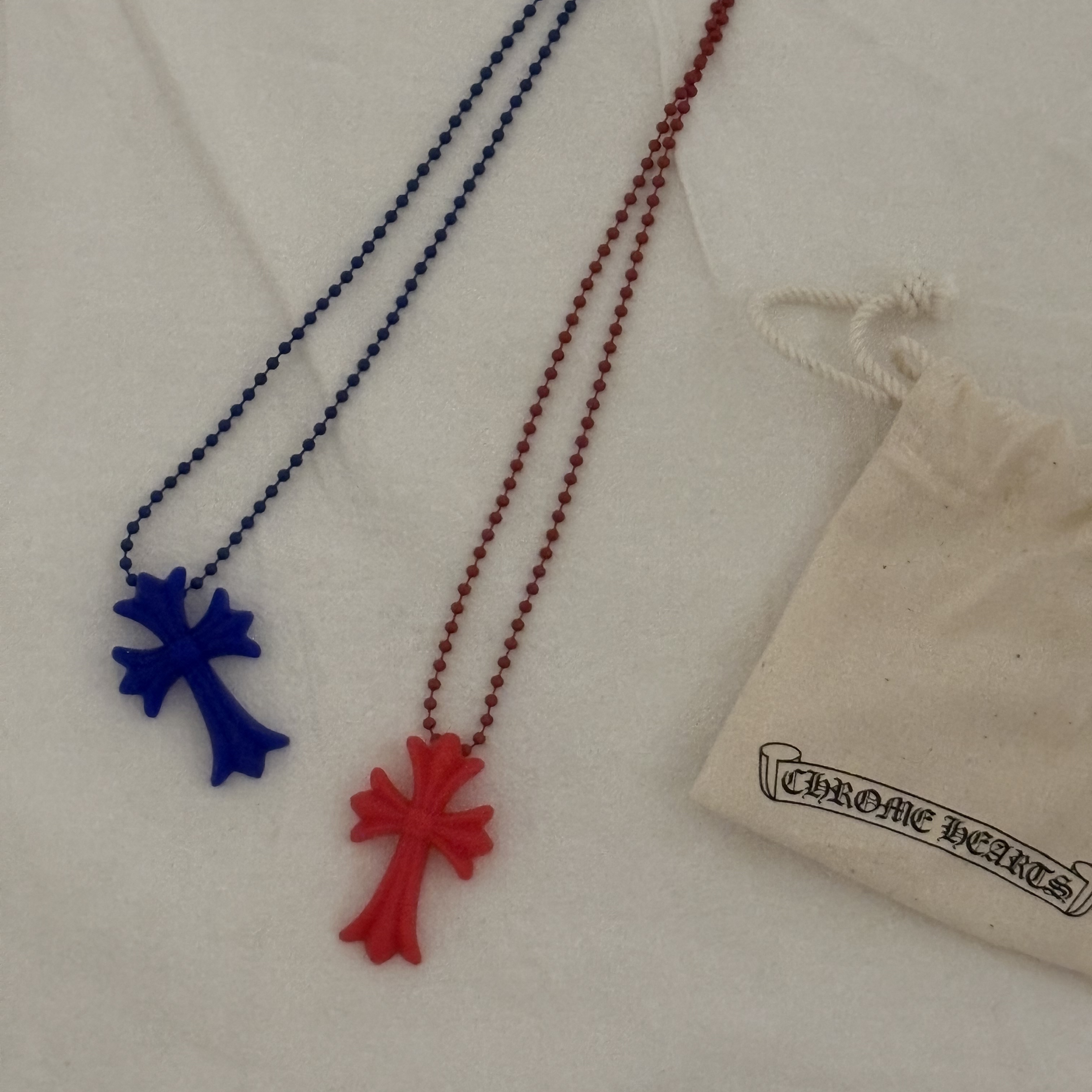 Chrome Hearts Silichrome CH Cross Pendant Dark Blue 2025 착용 스타일
