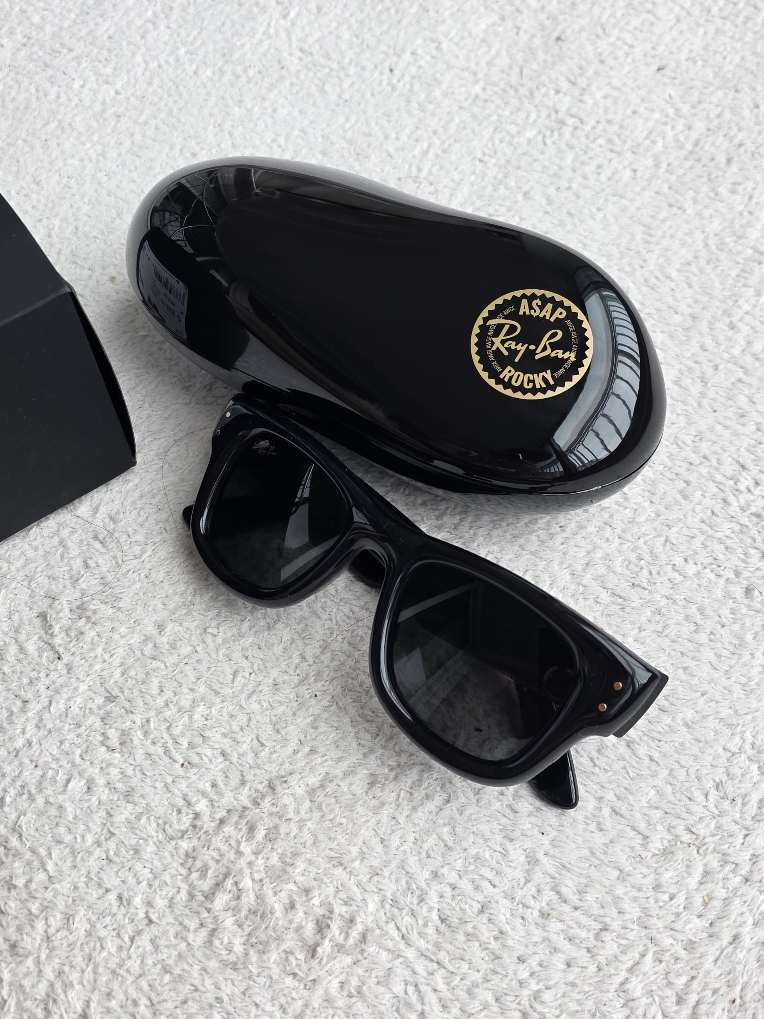 Ray-Ban x A$AP Rocky Wayfarer Puffer Polished Black Frame Ultra Black Lense High Bridge Fit 착용 스타일 - 2