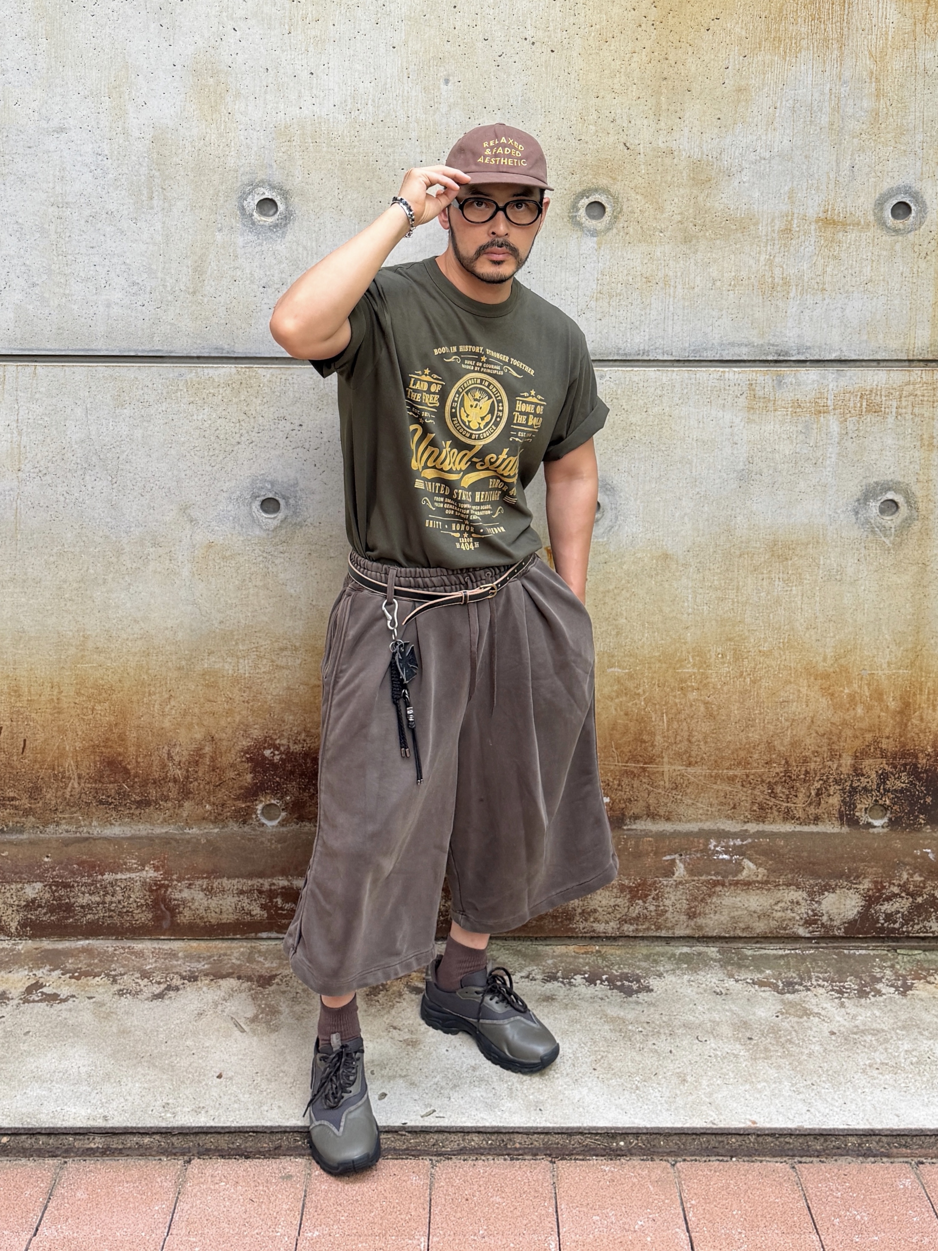 Negativethree Curved Lace Sneakers Ash Khaki 착용 스타일 - 2