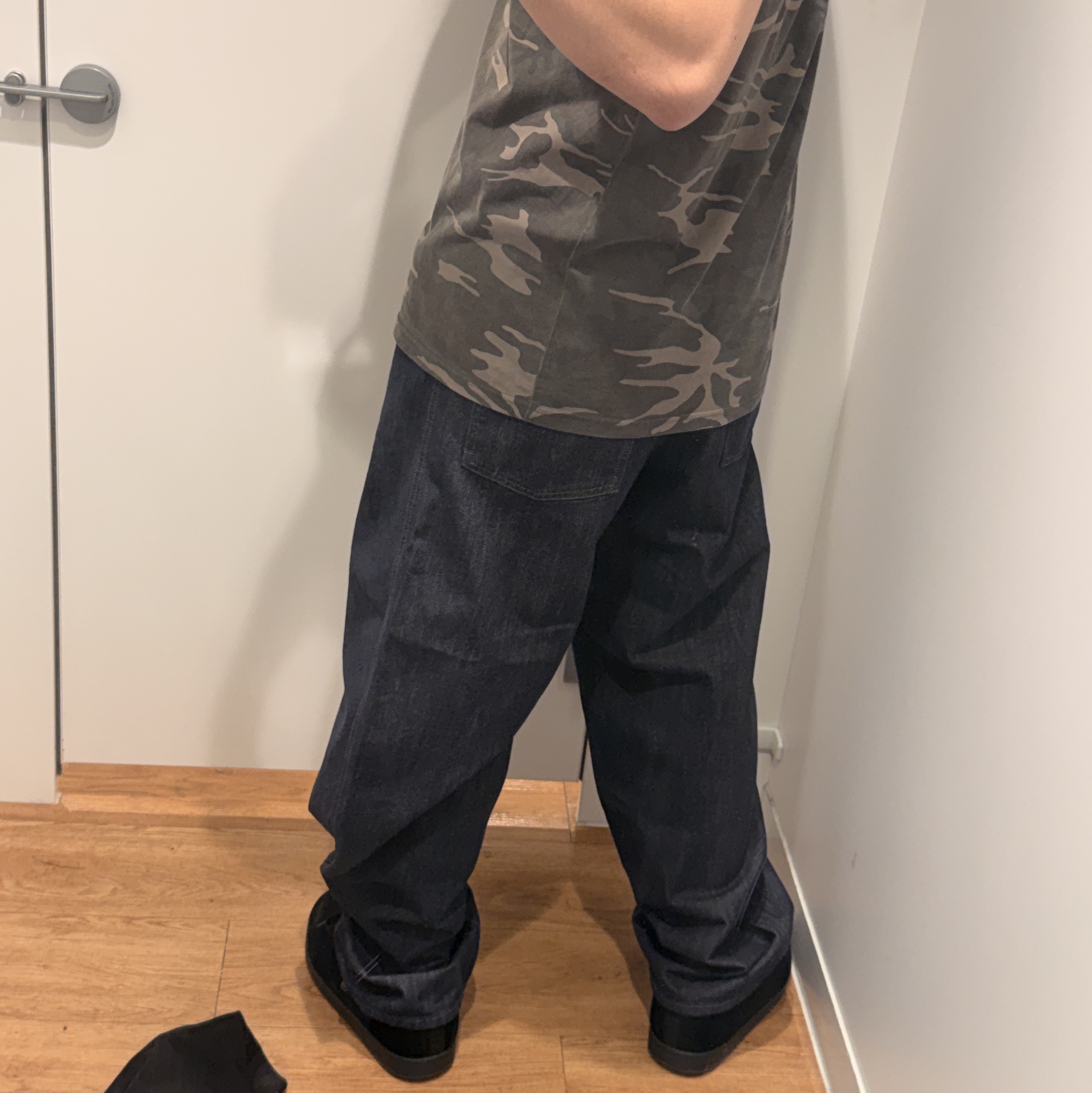 Arc'teryx Carrier 45 Gear Tote Black, Stussy Big Ol' Jean Denim Vintage Black 착용 스타일 - 5