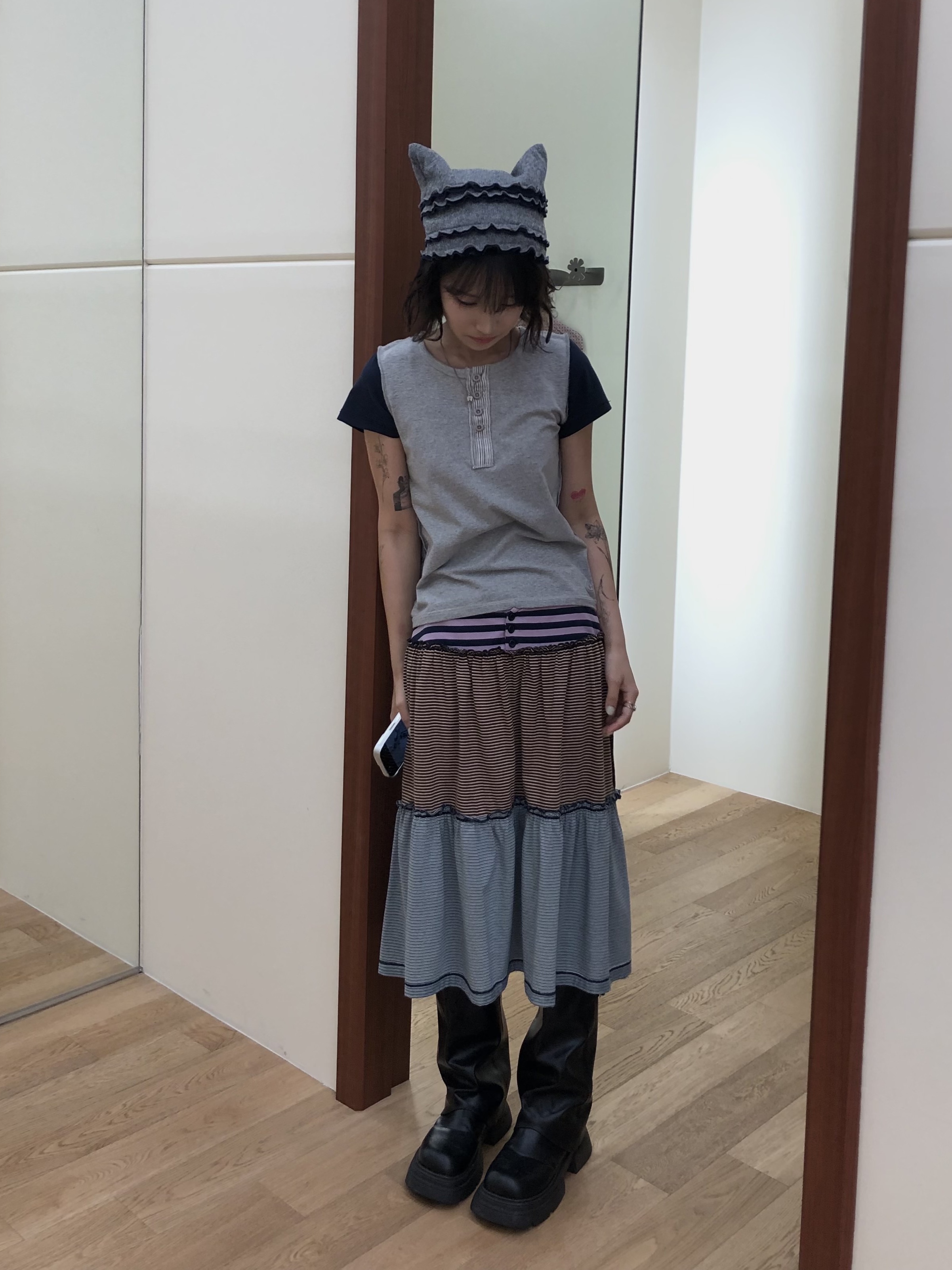 (W) Coyseio Colored Stripe Midi Skirt Purple 착용 스타일