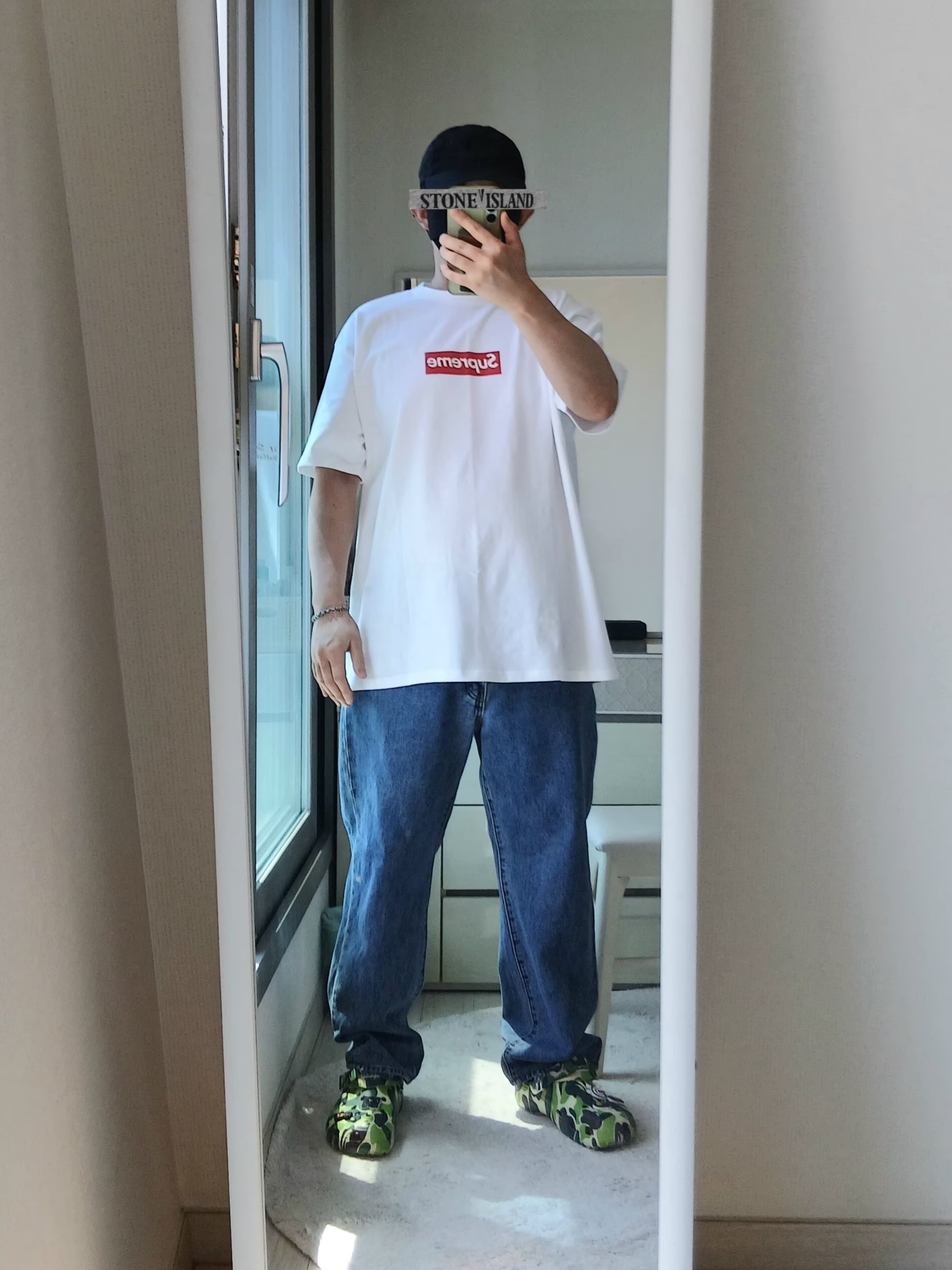 Stone Island 9100011 Nylon Metal in Econyl Baseball Cap with Drawcord Compass Embroidery Black, Supreme West Hollywood Box Logo T-Shirt White - 23SS 착용 스타일 - 9