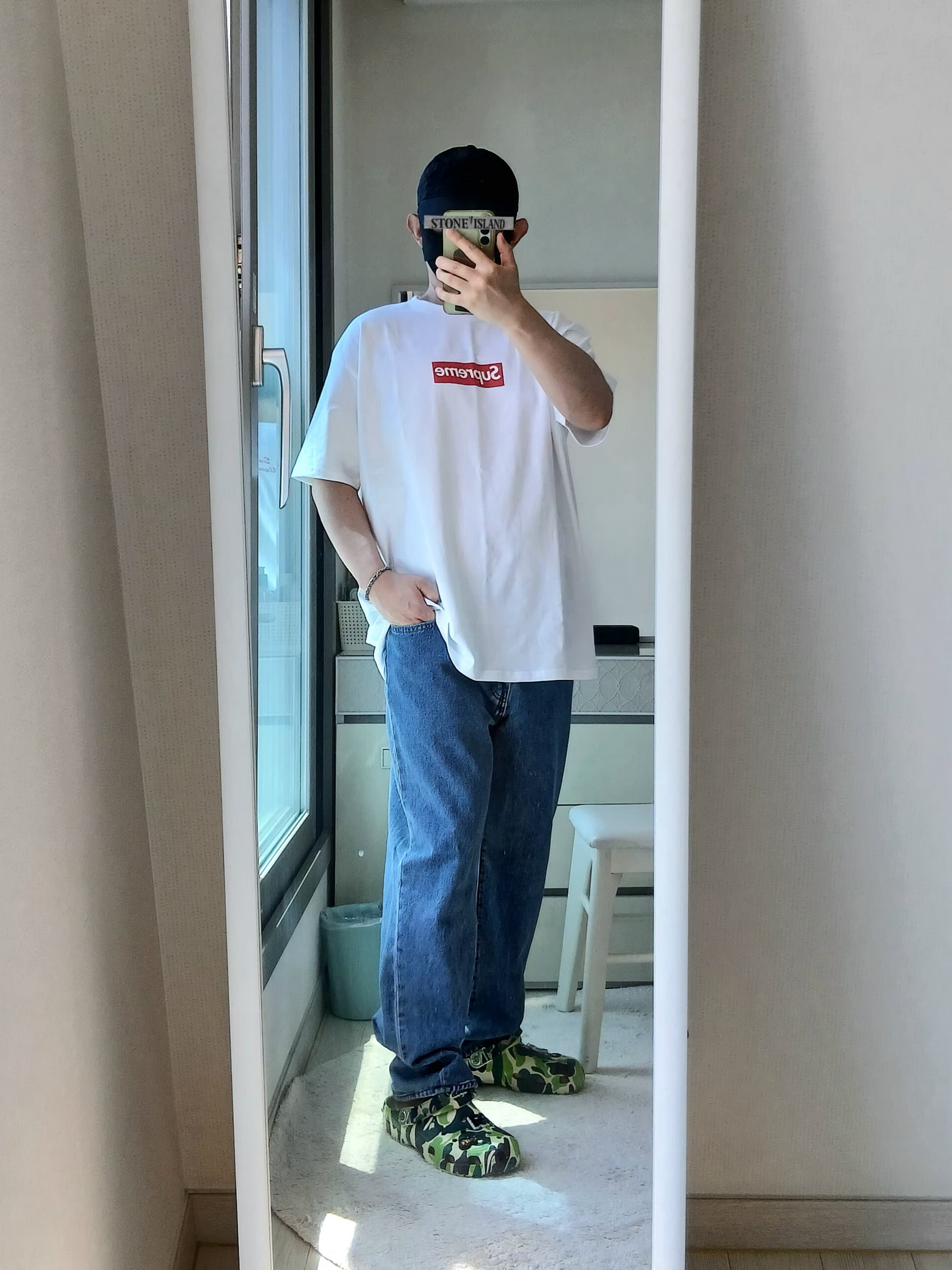 Stone Island 9100011 Nylon Metal in Econyl Baseball Cap with Drawcord Compass Embroidery Black, Supreme West Hollywood Box Logo T-Shirt White - 23SS 착용 스타일 - 2