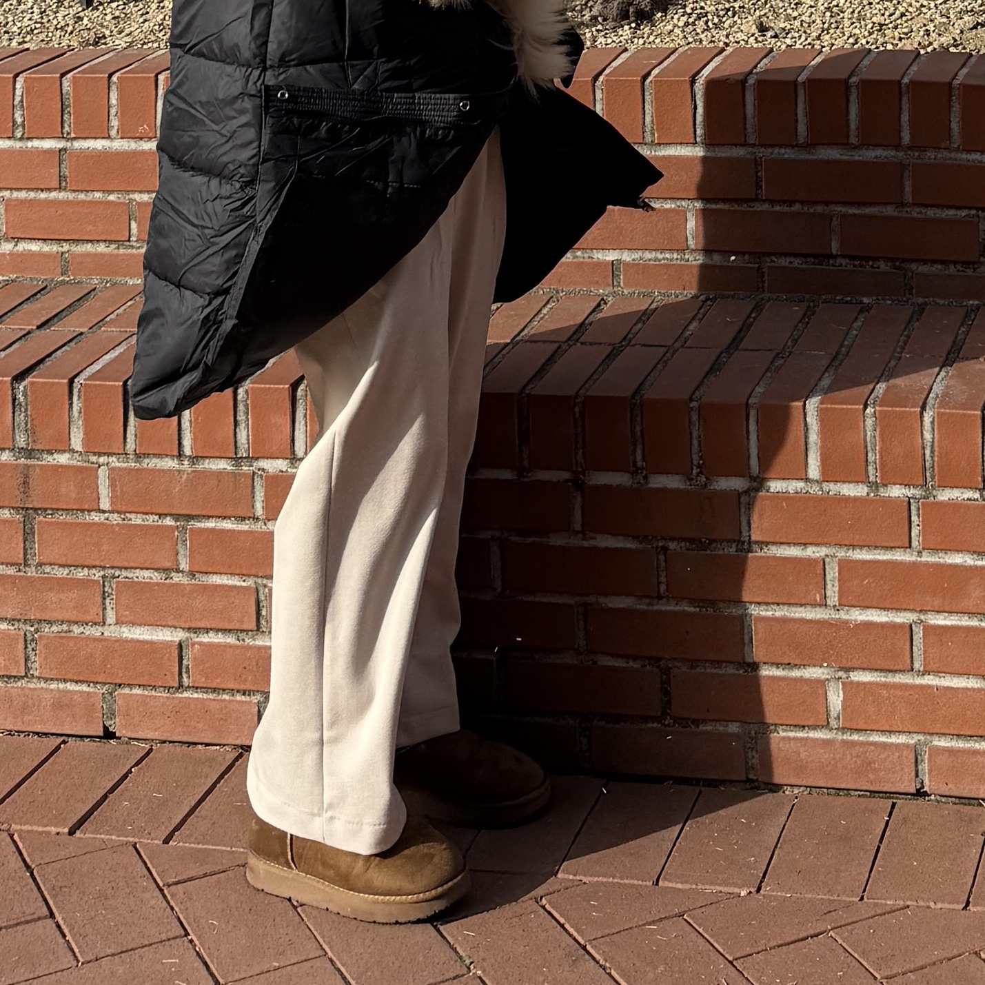 UGG Tasman Slipper Chestnut 착용 스타일