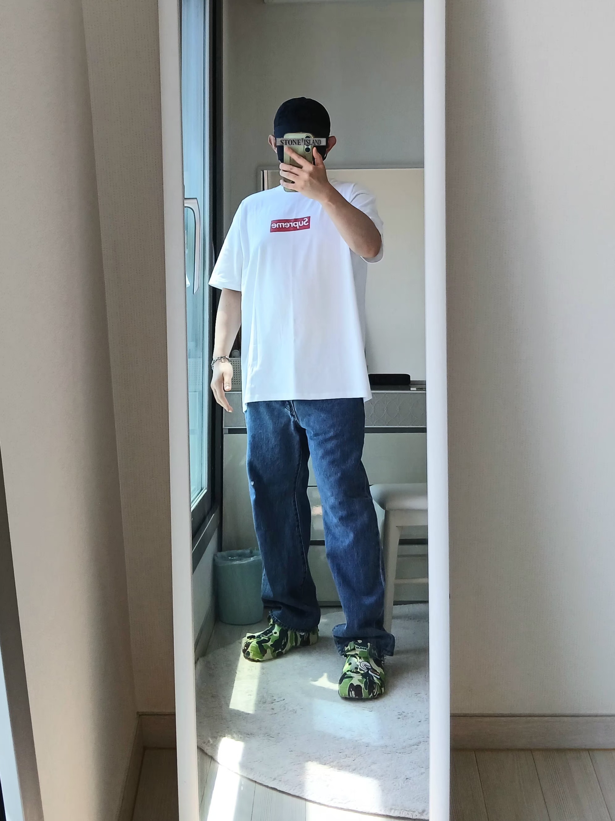 Stone Island 9100011 Nylon Metal in Econyl Baseball Cap with Drawcord Compass Embroidery Black, Supreme West Hollywood Box Logo T-Shirt White - 23SS 착용 스타일 - 5