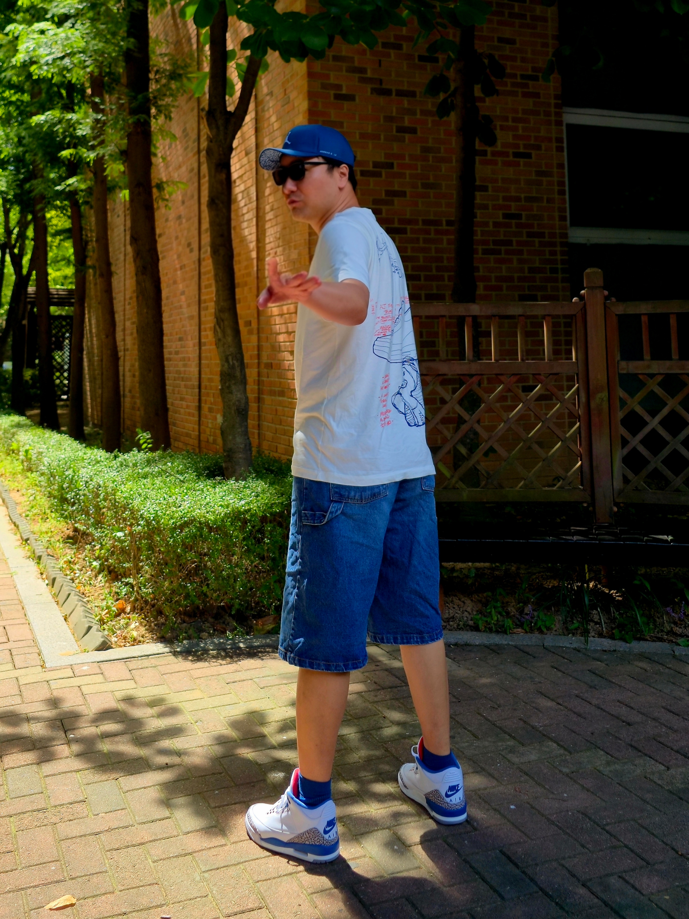 Jordan 3 Retro OG True Blue White 2026, Jordan Rare Air T-Shirt Sail Deep Royal - US/EU 착용 스타일 - 2