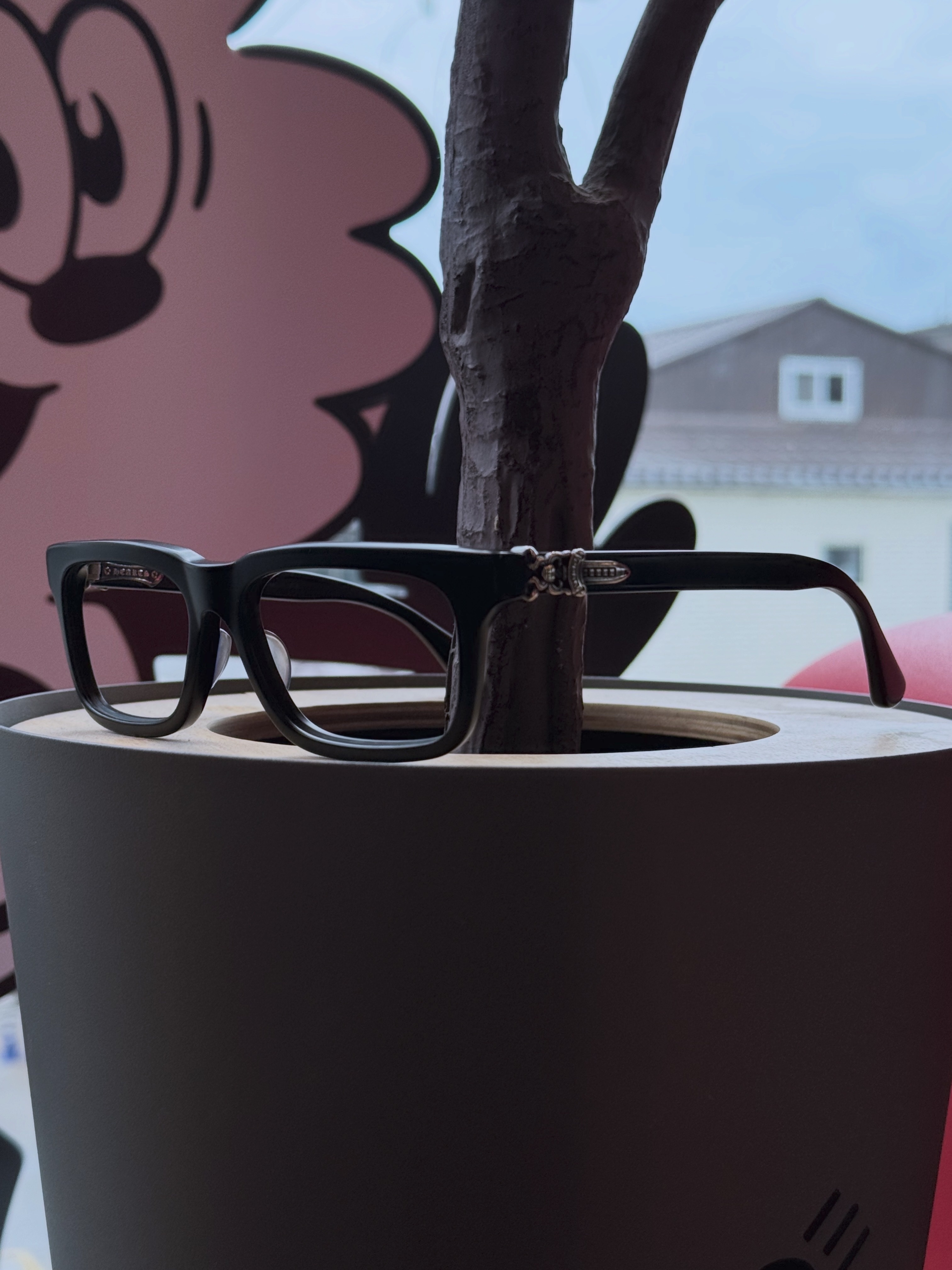 Chrome Hearts Cox Ucker Black 착용 스타일 - 3