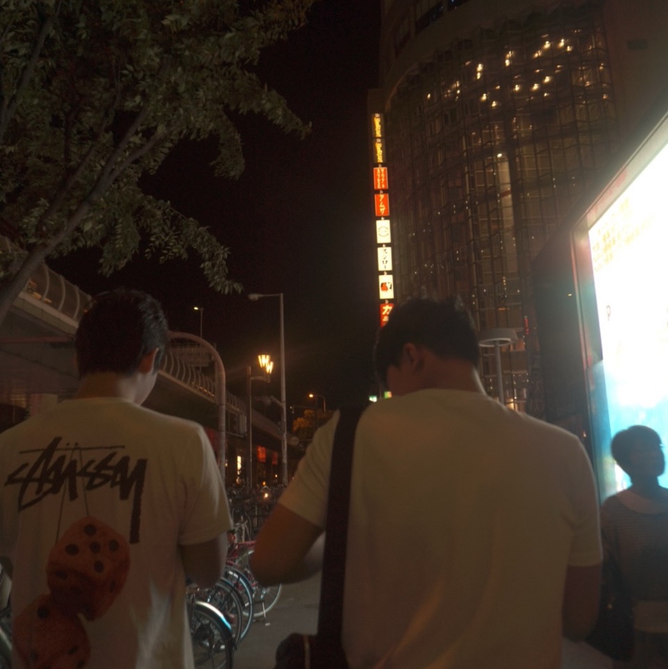 Stussy Fuzzy Dice T-Shirt White 착용 스타일 - 2