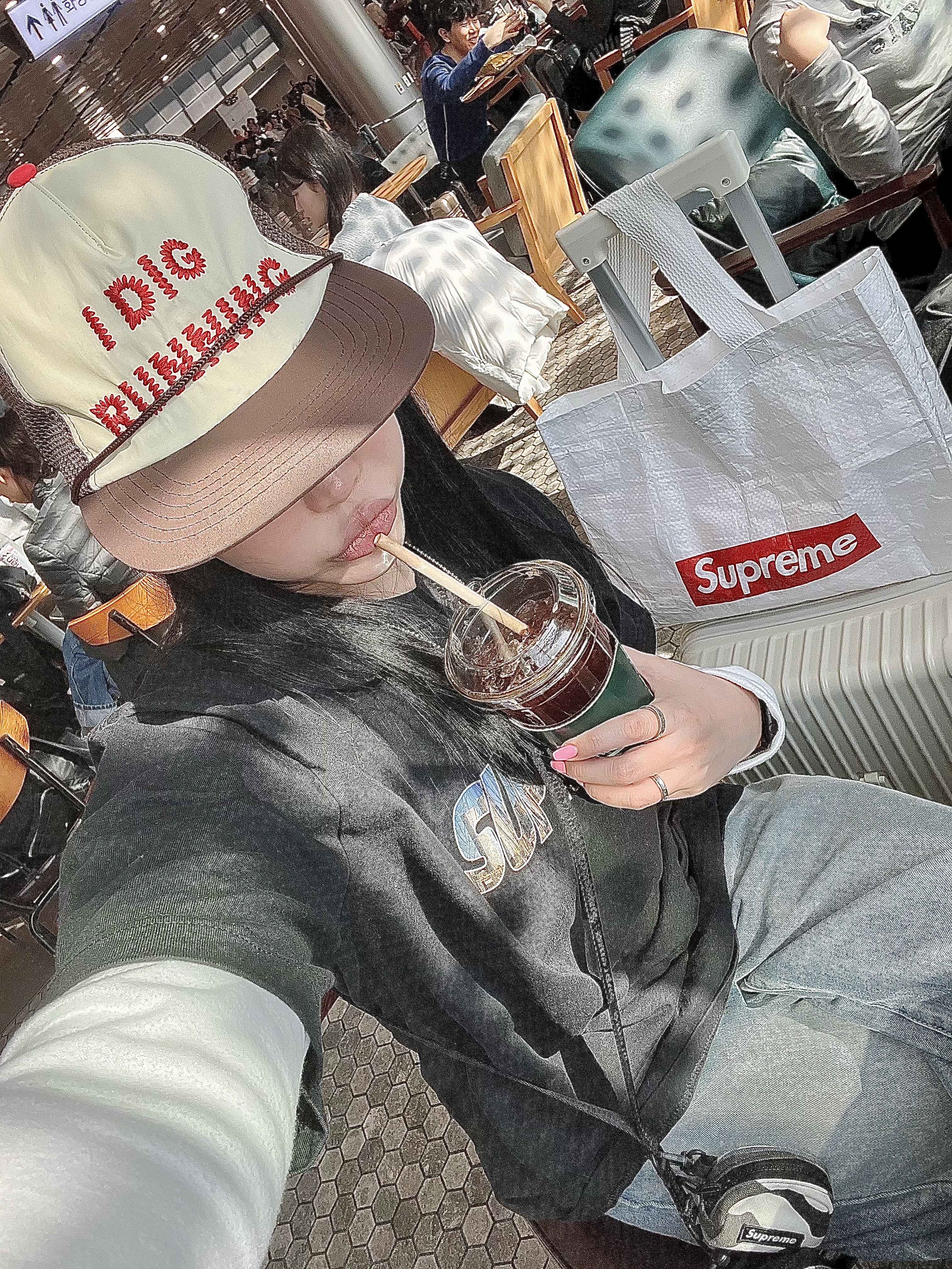 Alex Zono I Dig Running Trucker Hat OG Brown, Supreme Camera Bag + Mini Pouch Snow Camo - 25SS 착용 스타일