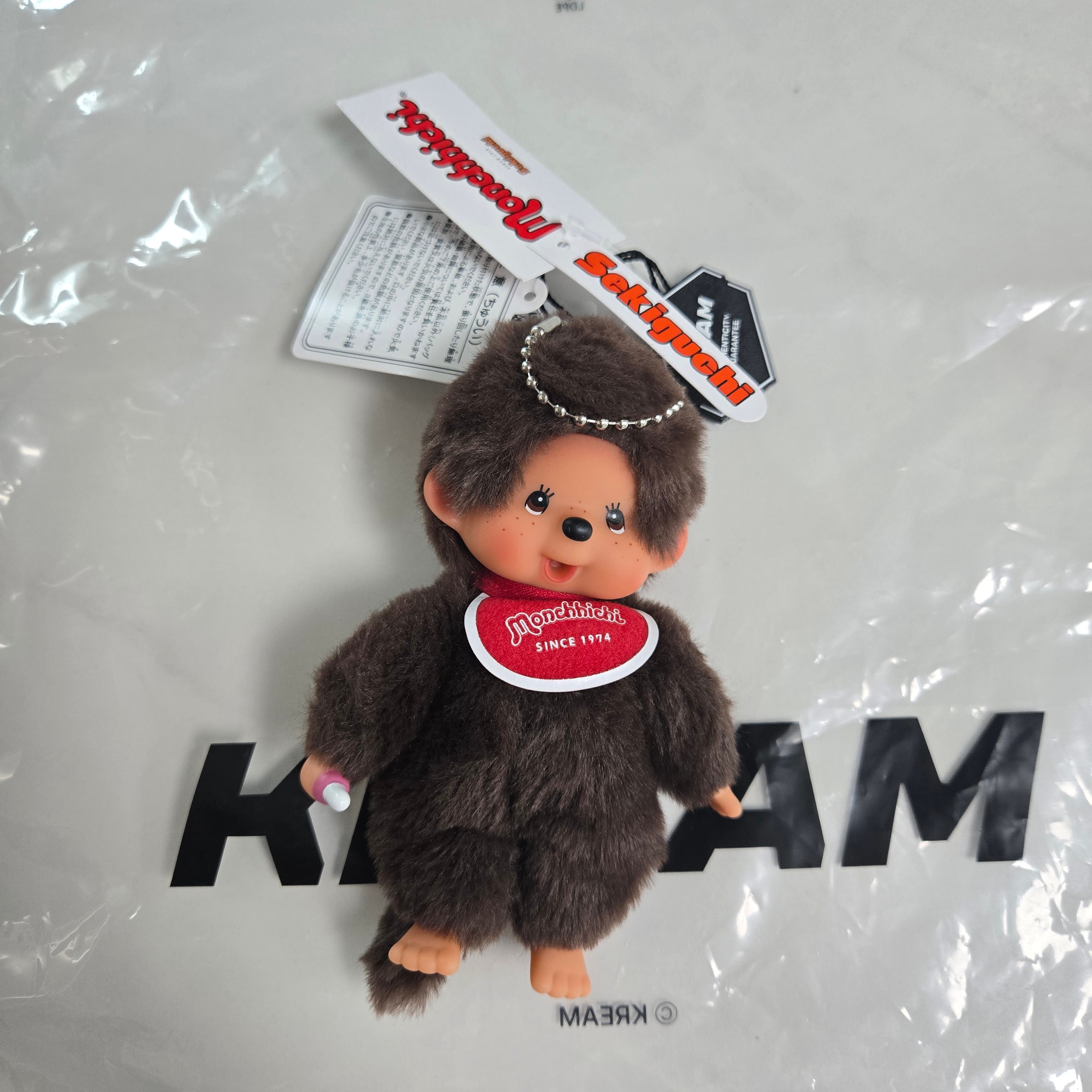 Monchhichi SS Boy Key Chain Brown 착용 스타일 - 1