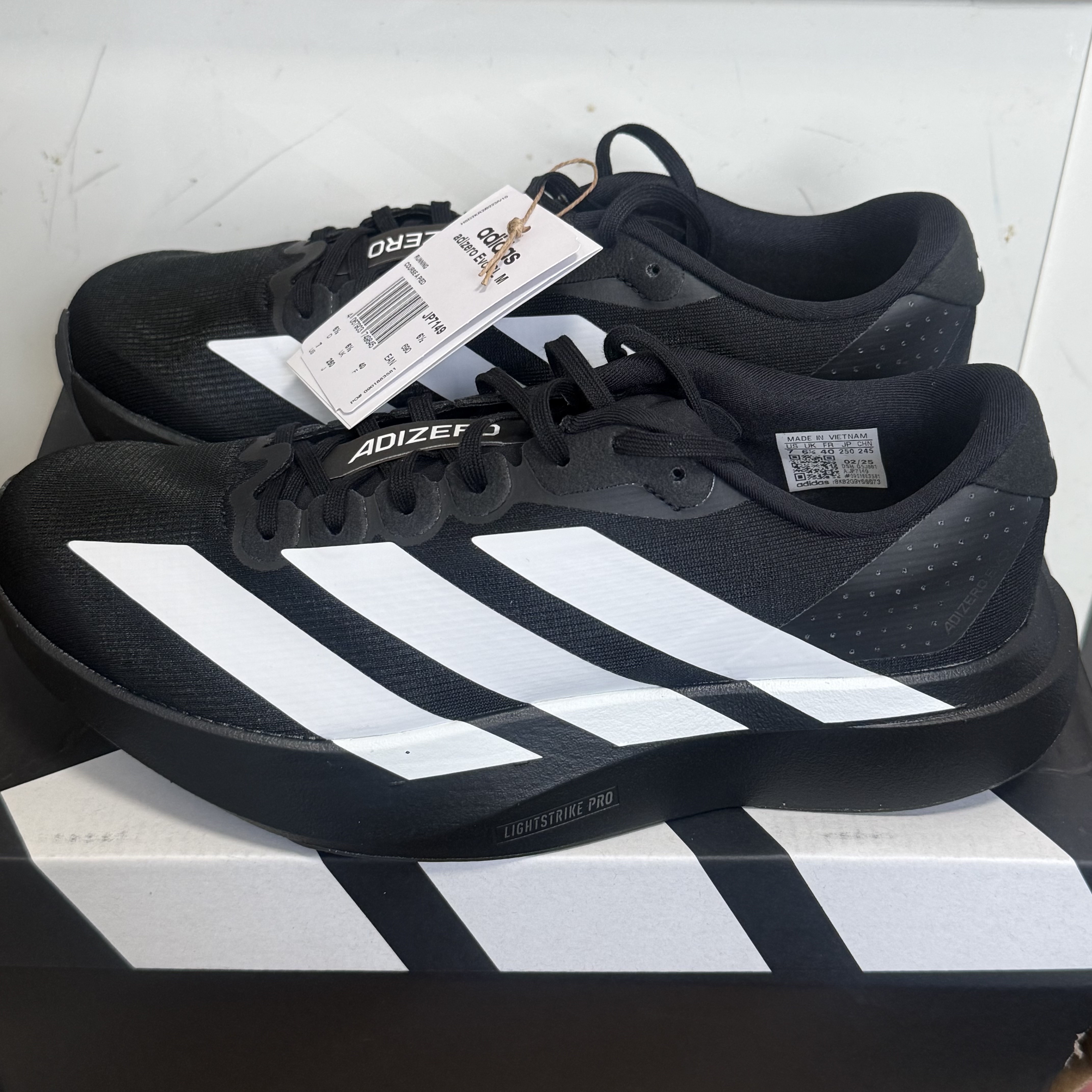 Adidas Adizero EVO SL Core Black Cloud White 착용 스타일