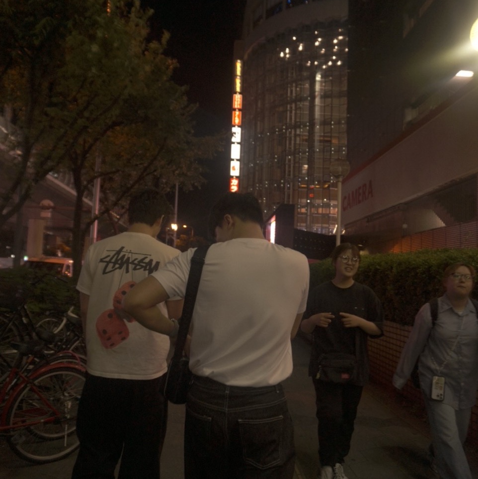 Stussy Fuzzy Dice T-Shirt White 착용 스타일 - 1
