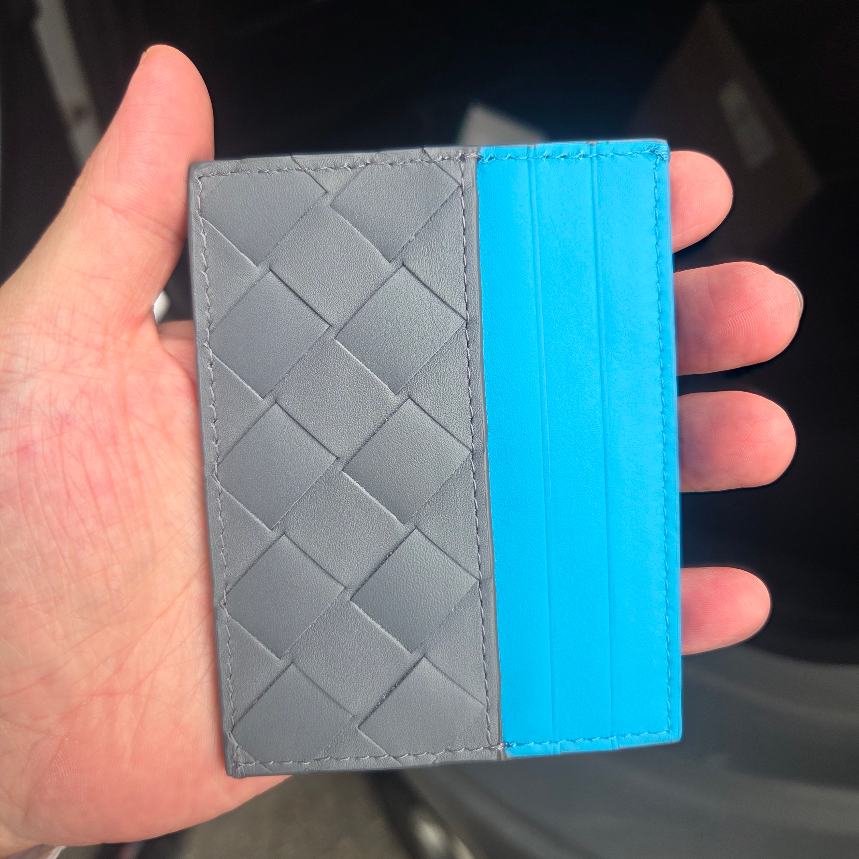 Bottega Veneta Intrecciato Credit Card Case Thunder Pool 착용 스타일