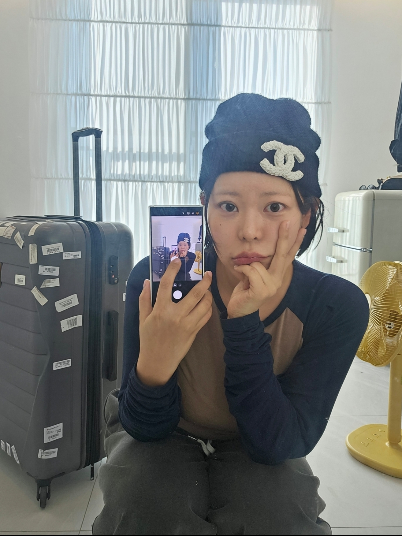 (W) Chanel Beanie Cashmere & Navy Blue 착용 스타일 - 4