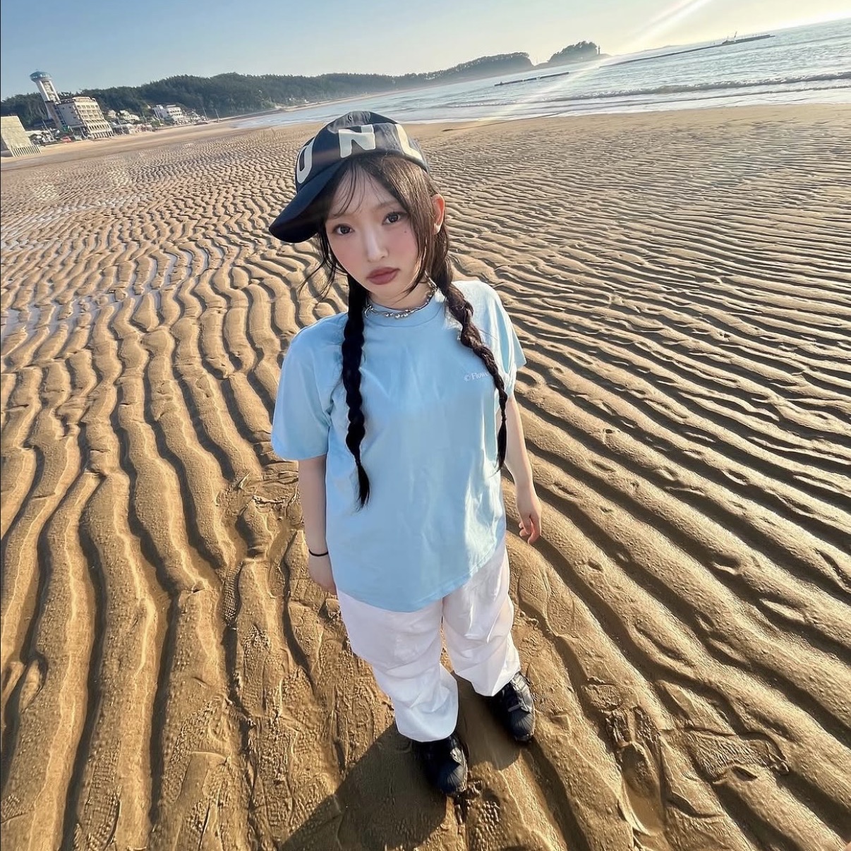 Sunlove Cut Off Capital Cap Charcoal 착용 스타일