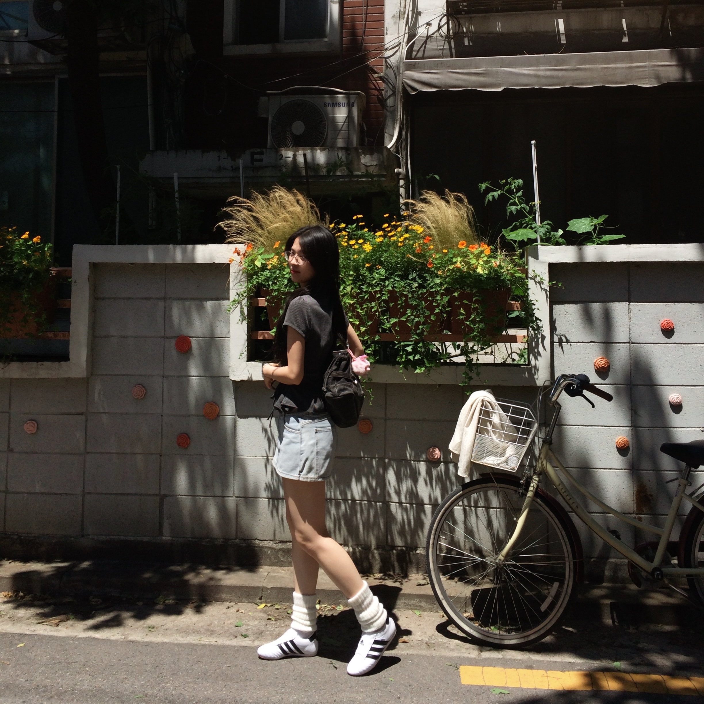 (W) 아디다스 태권도 클라우드 화이트 코어 블랙 착용 스타일 - 1
