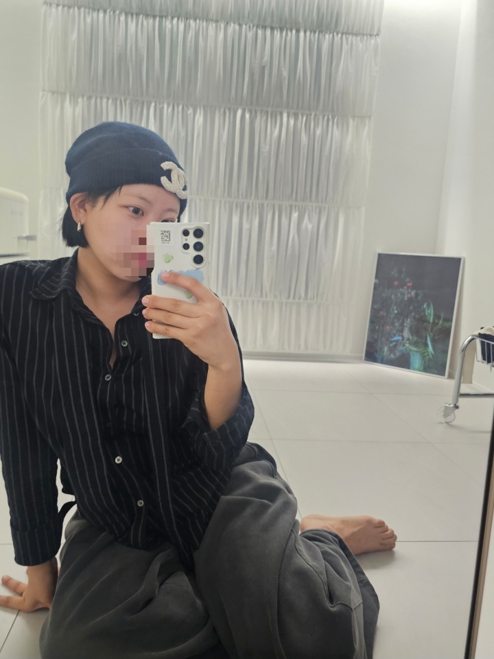 (W) Chanel Beanie Cashmere & Navy Blue 착용 스타일 - 5