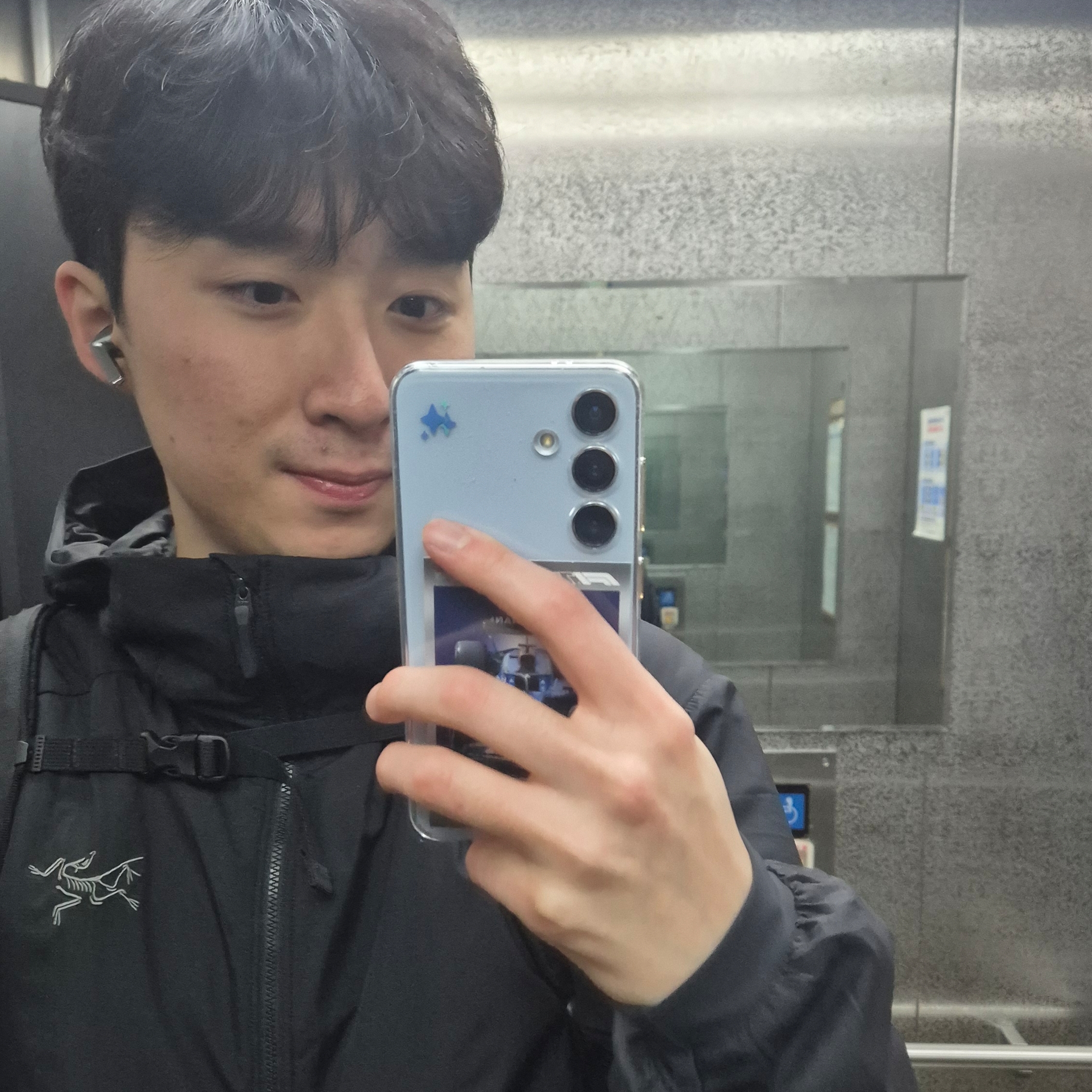 Arc'teryx Atom Hoody Black 착용 스타일