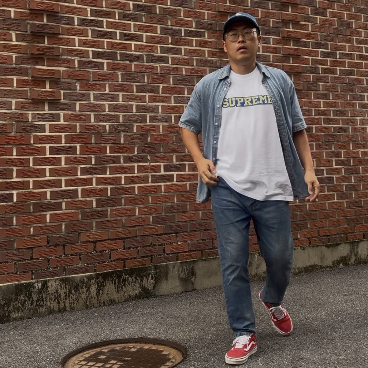 Supreme Pigment S Logo 6-Panel Denim - 24FW, Supreme Satin Applique S/S Top White - 25SS 착용 스타일