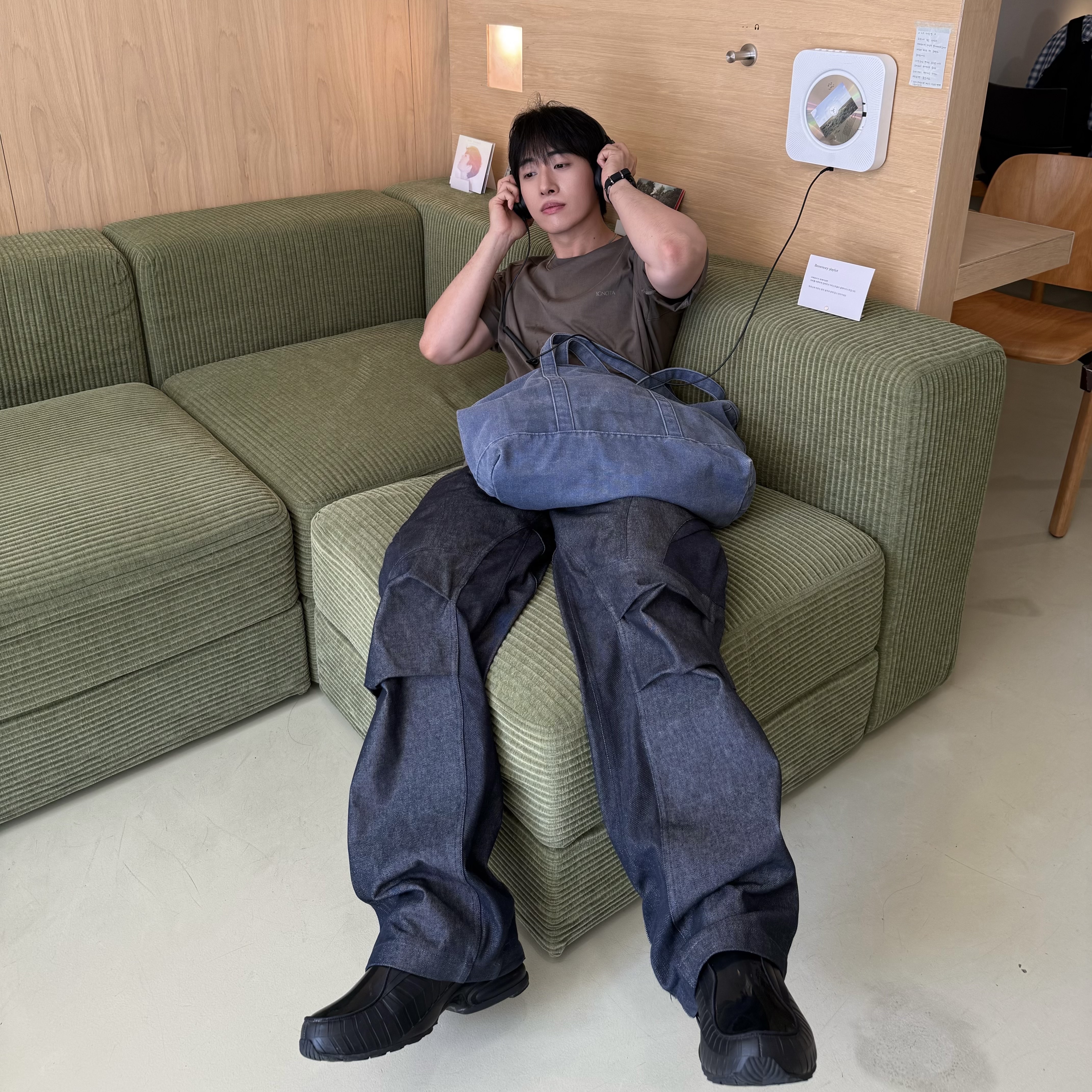 Ignota Core:15 Xylo Pocket Pants Indigo, Ignota Core:15 Elkhorn Coral T-Shirt Ash Brown 착용 스타일