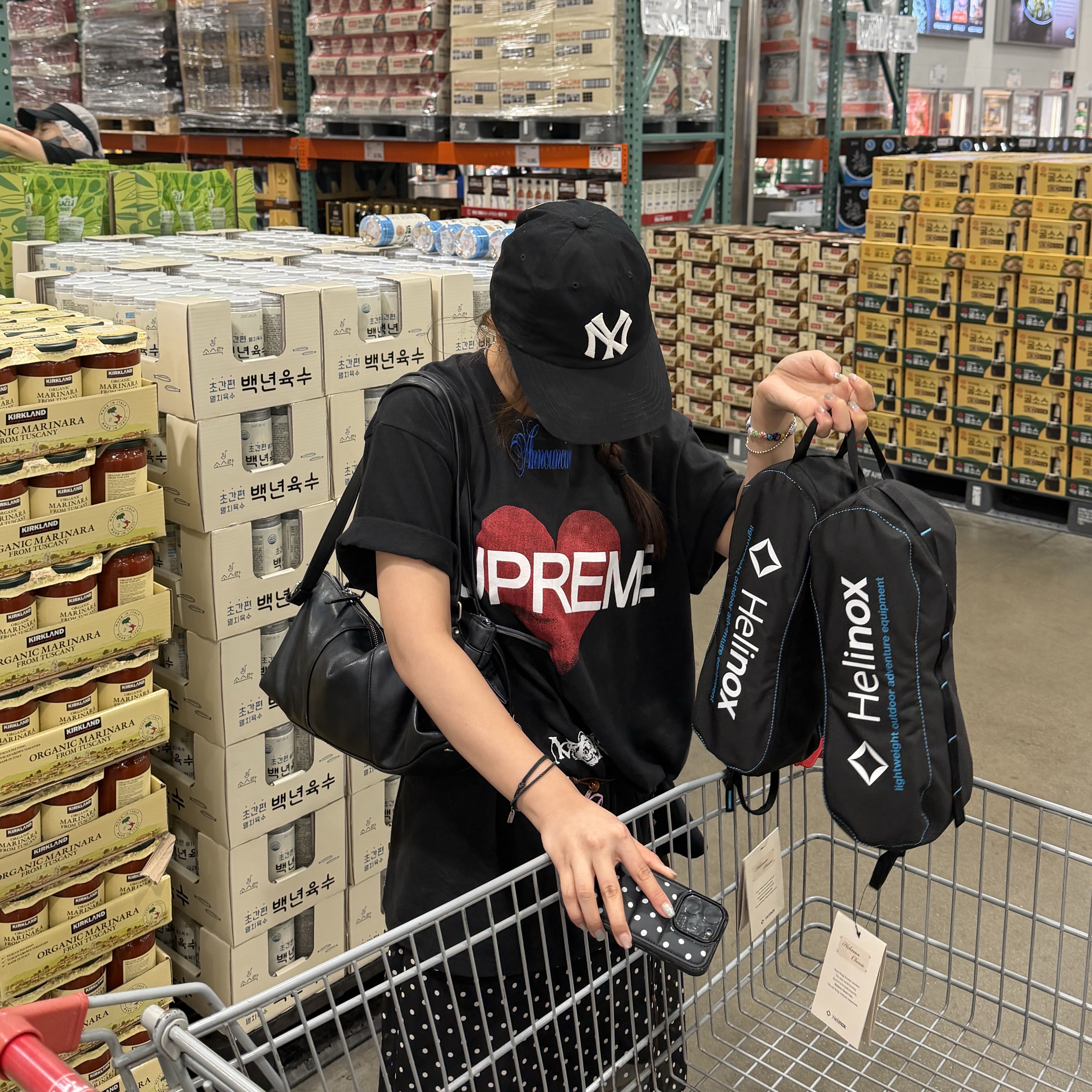Supreme Announcing T-Shirt Black - 25SS, Helinox Chair One Black 착용 스타일 - 2